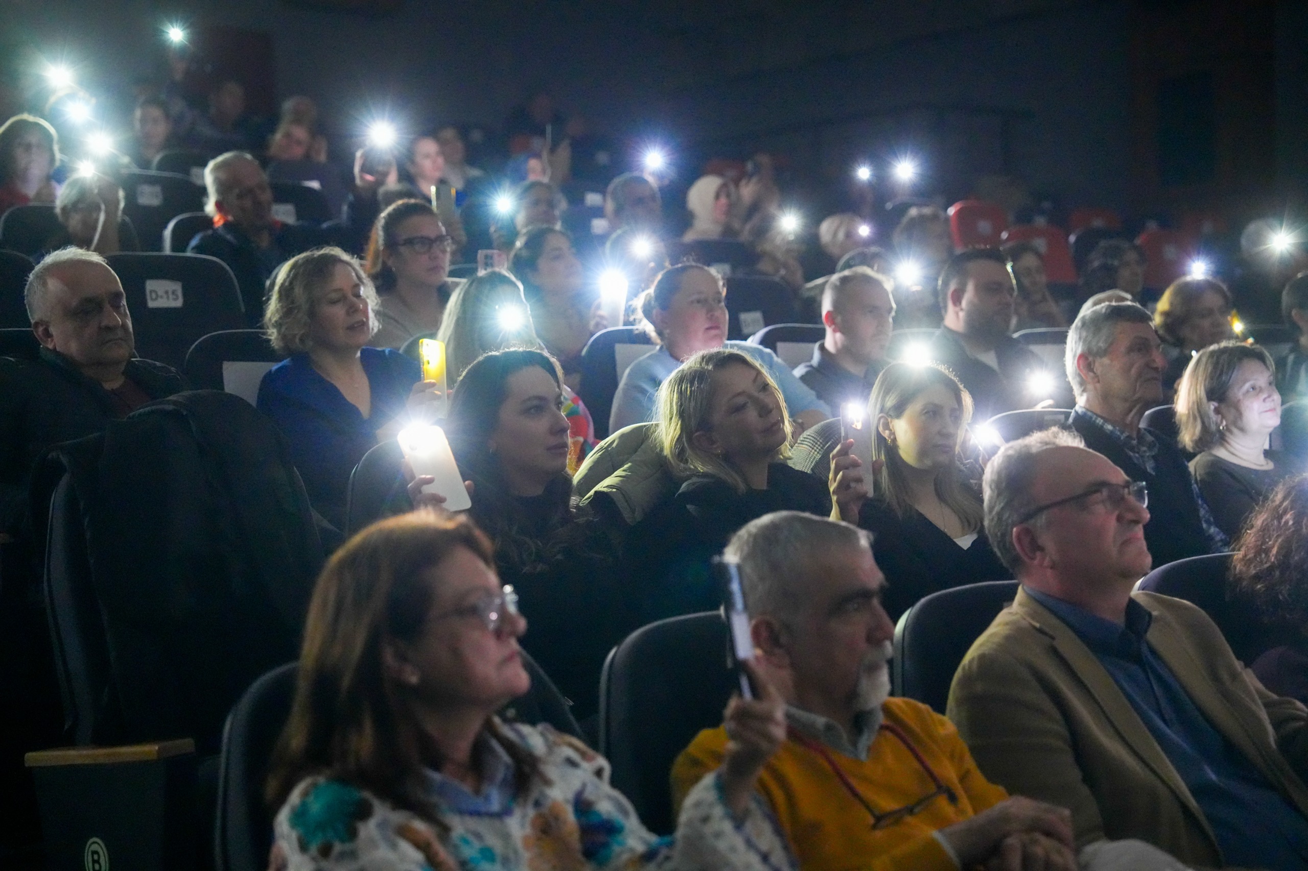 “Aşkın Ezgileri” Konserlerine Manisalılardan Yoğun İlgi (17)