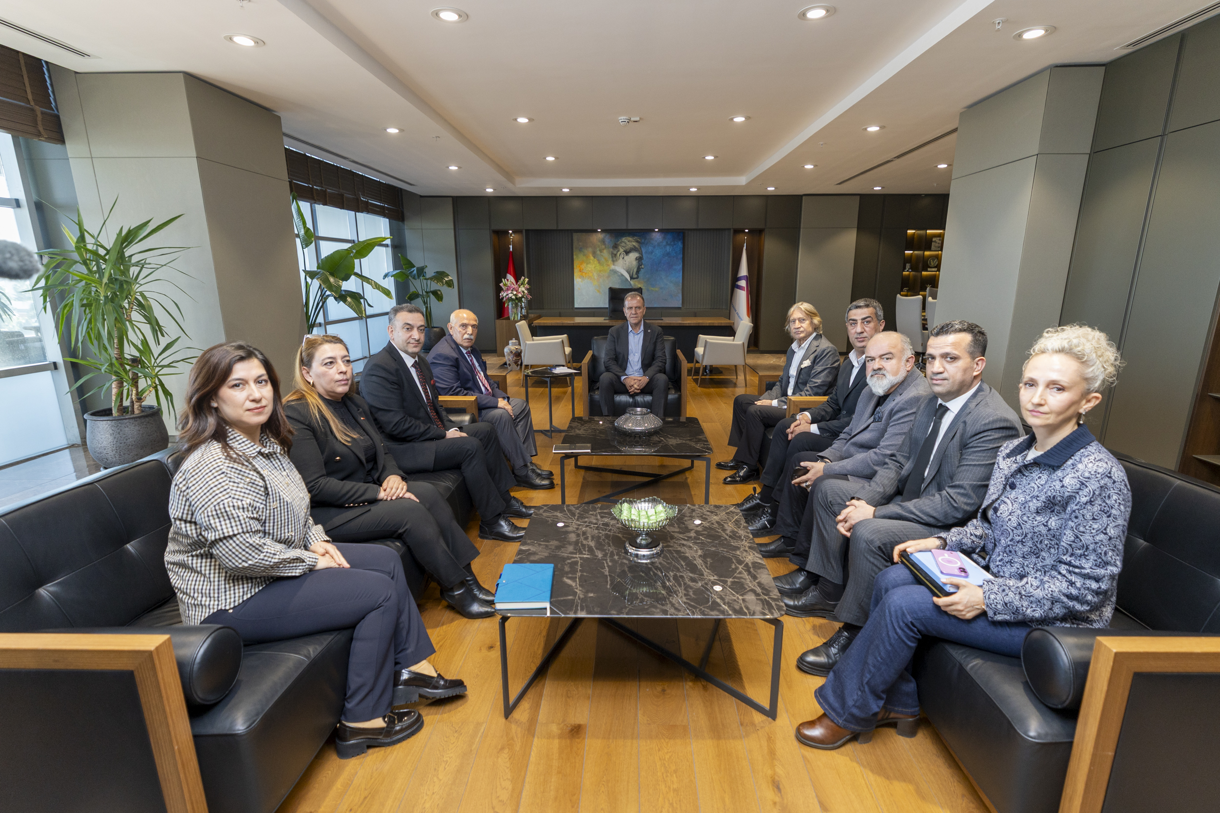 BAŞKAN SEÇER, EMITT 2026 KATILIMCI HEYETİ İLE BİR ARAYA GELDİ (4) BAŞKAN SEÇER, EMITT 2026 KATILIMCI HEYETİ İLE BİR ARAYA GELDİ (4)