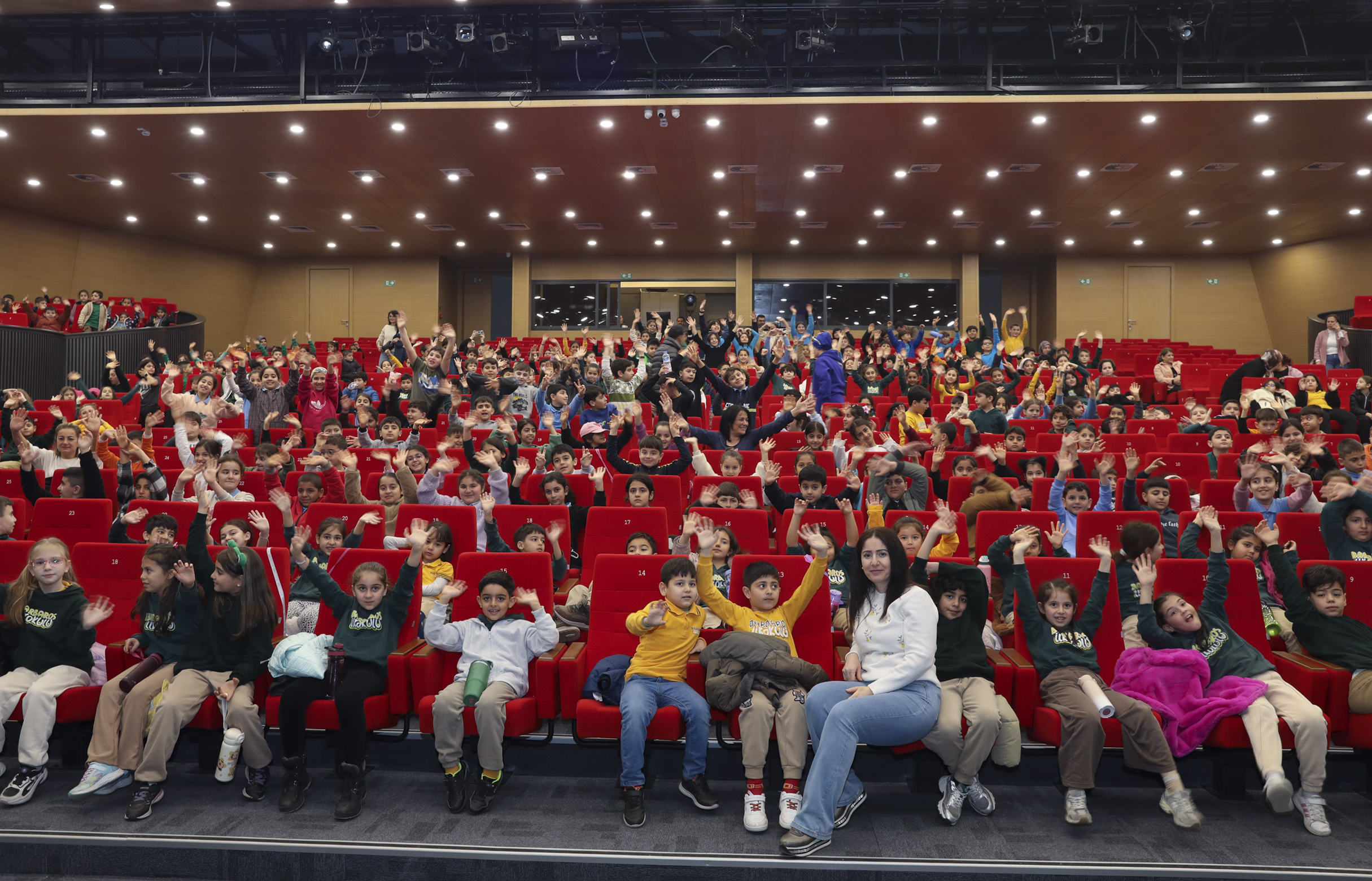 MERSİN ŞEHİR TİYATROSU’NA KÜÇÜK ELLERDEN BÜYÜK ALKIŞLAR… (6) MERSİN ŞEHİR TİYATROSU’NA KÜÇÜK ELLERDEN BÜYÜK ALKIŞLAR… (6)