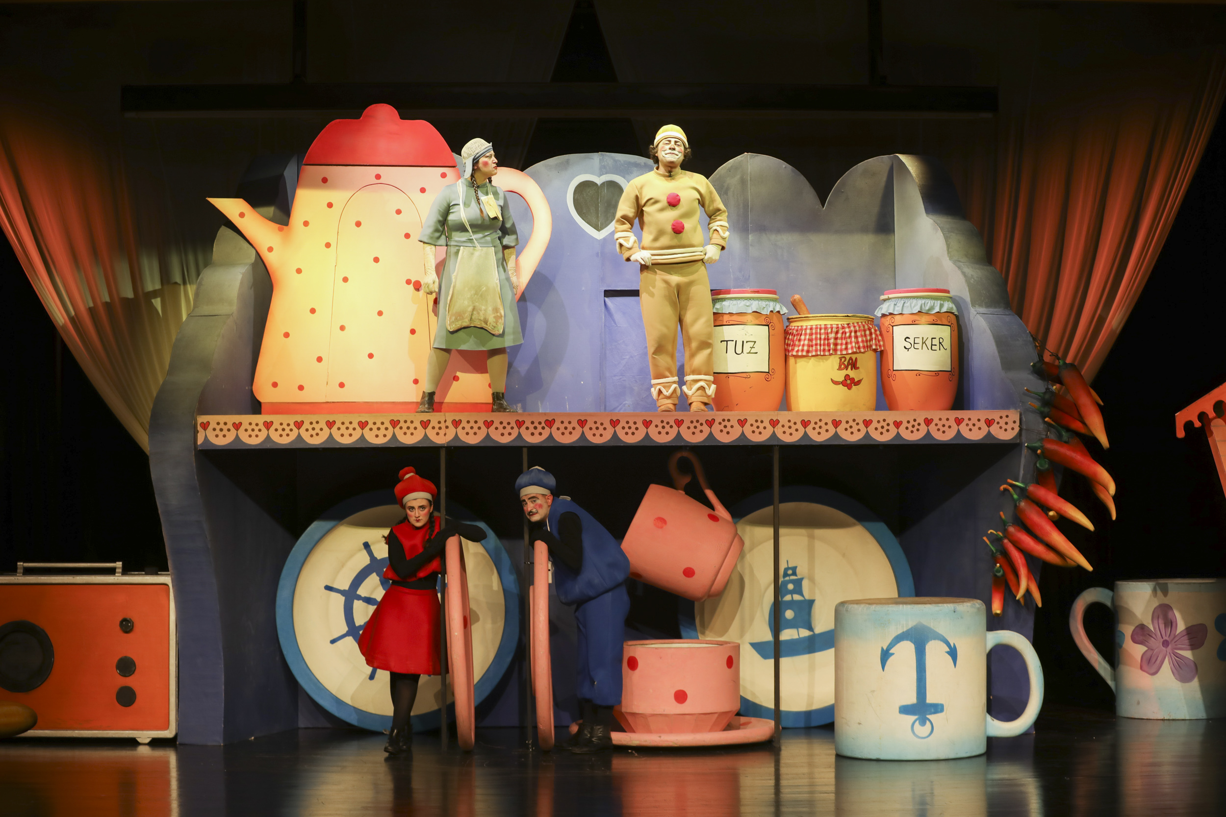 MERSİN ŞEHİR TİYATROSU’NA KÜÇÜK ELLERDEN BÜYÜK ALKIŞLAR… (3) MERSİN ŞEHİR TİYATROSU’NA KÜÇÜK ELLERDEN BÜYÜK ALKIŞLAR… (3)