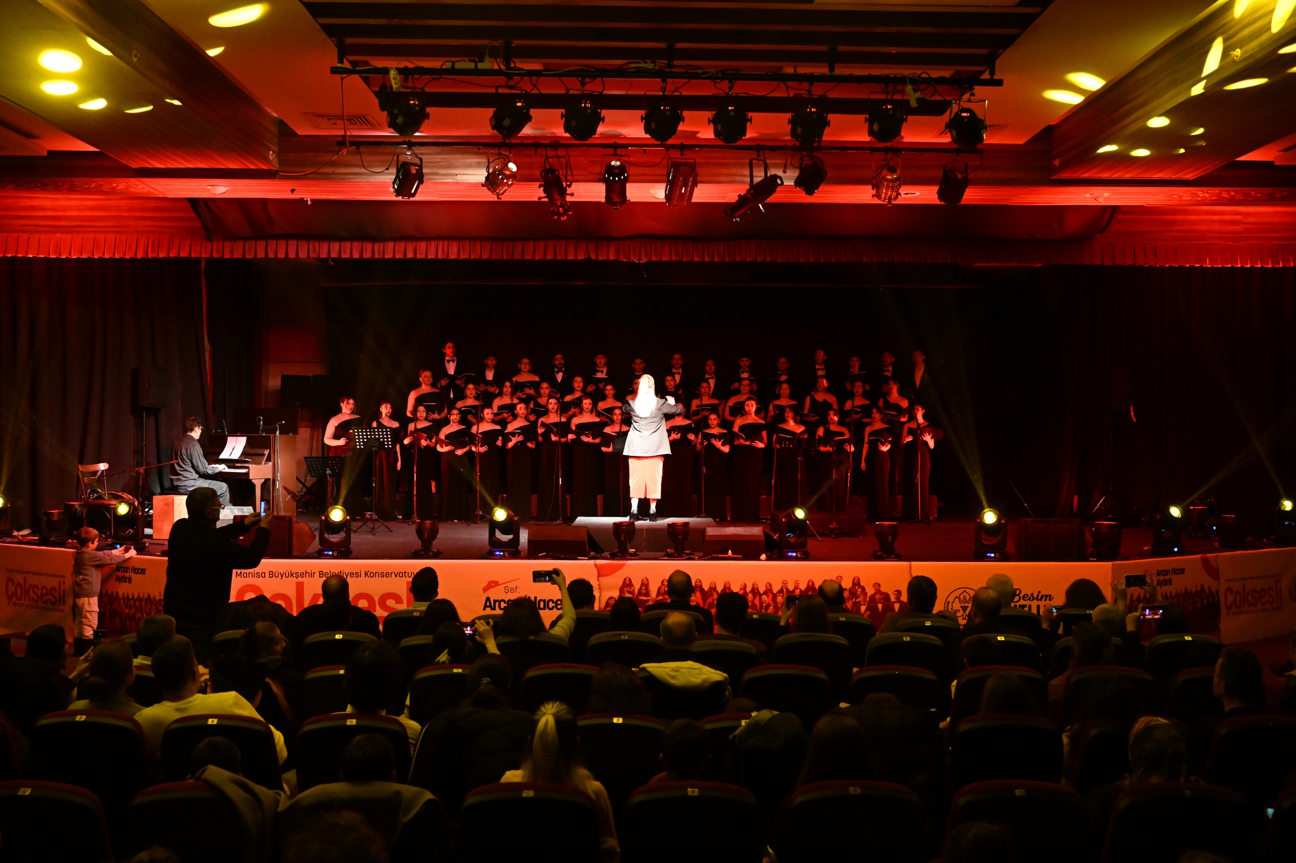 Çok Sesli Gençlik ve Çocuk Korosu Sanatseverlerle Buluştu (11)