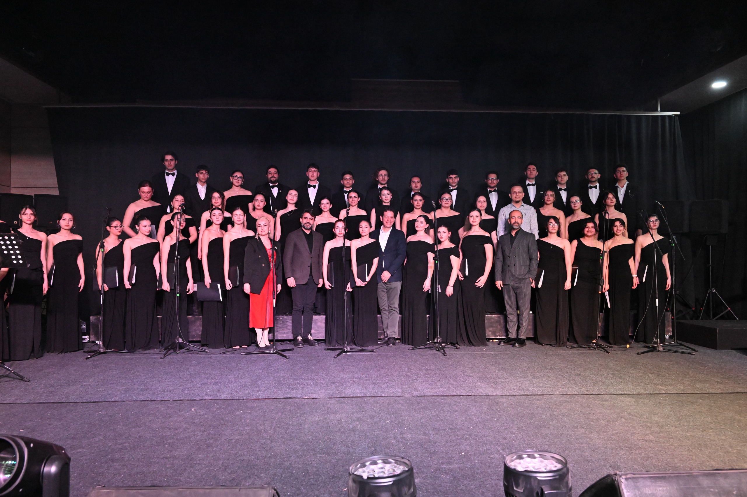 Çok Sesli Gençlik ve Çocuk Korosu Sanatseverlerle Buluştu (2)