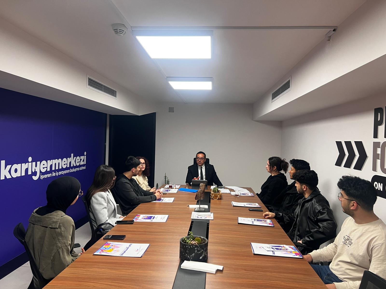 KAMPÜSTEN SEKTÖRE GÜÇLÜ BİR ADIM GENÇ YETENEK PROGRAMI (1) KAMPÜSTEN SEKTÖRE GÜÇLÜ BİR ADIM GENÇ YETENEK PROGRAMI (1)