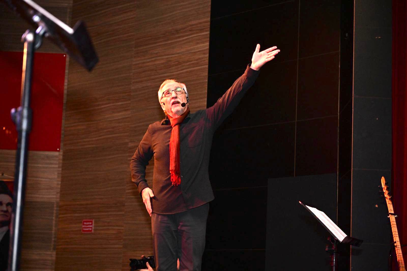 Edebiyatın Çınarı Yaşar Kemal Manisa’da Anıldı (7) Edebiyatın Çınarı Yaşar Kemal Manisa’da Anıldı (7)