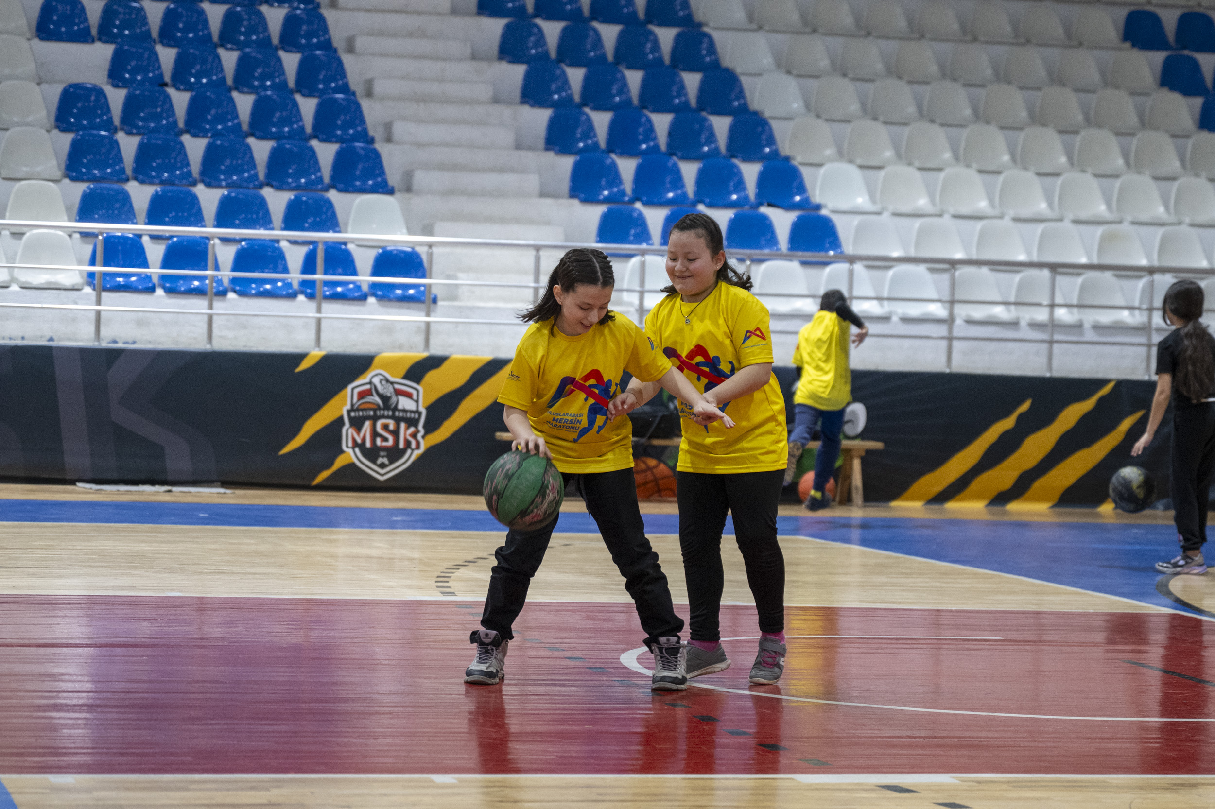 DÖRDÜZ KARDEŞLER BÜYÜKŞEHİR’İN SPOR KURSLARIYLA GELİŞİYOR VE SOSYALLEŞİYOR (4)