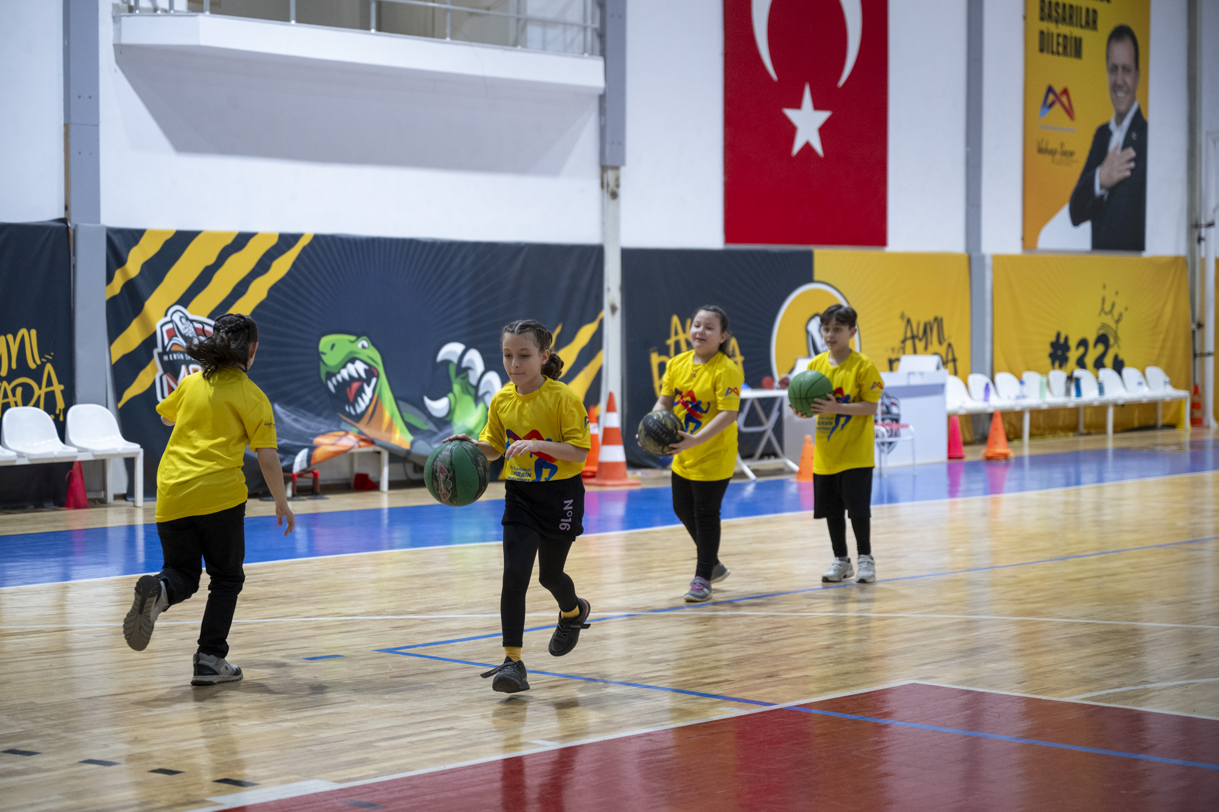 DÖRDÜZ KARDEŞLER BÜYÜKŞEHİR’İN SPOR KURSLARIYLA GELİŞİYOR VE SOSYALLEŞİYOR (7)