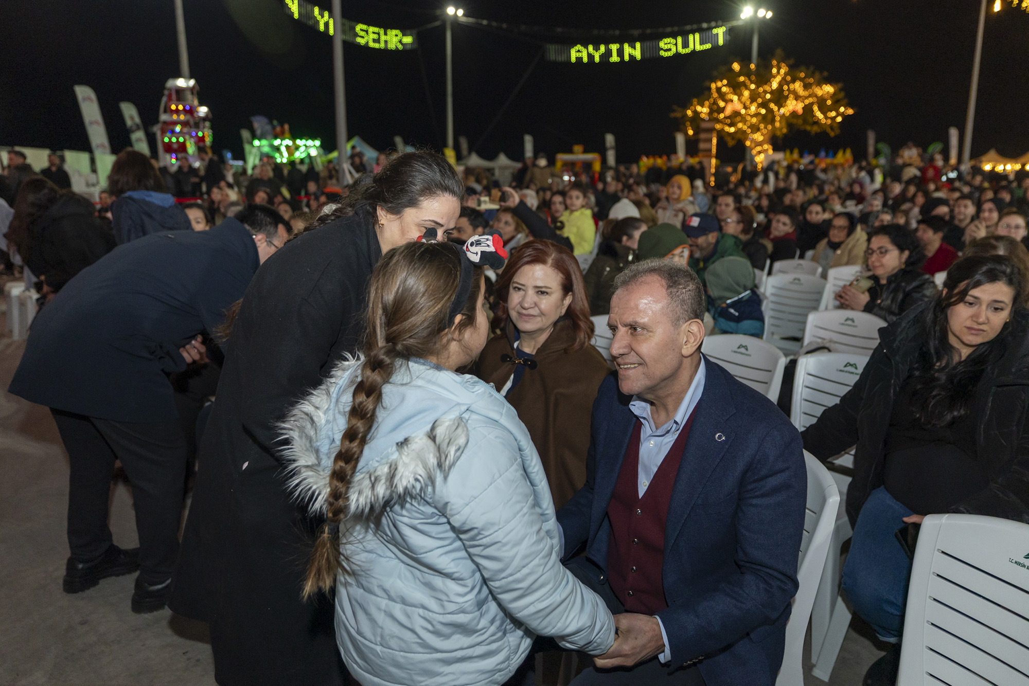 BAŞKAN SEÇER VE MERAL SEÇER, MERSİNLİLERLE İFTAR SOFRASINDA BULUŞTU (3) BAŞKAN SEÇER VE MERAL SEÇER, MERSİNLİLERLE İFTAR SOFRASINDA BULUŞTU (3)