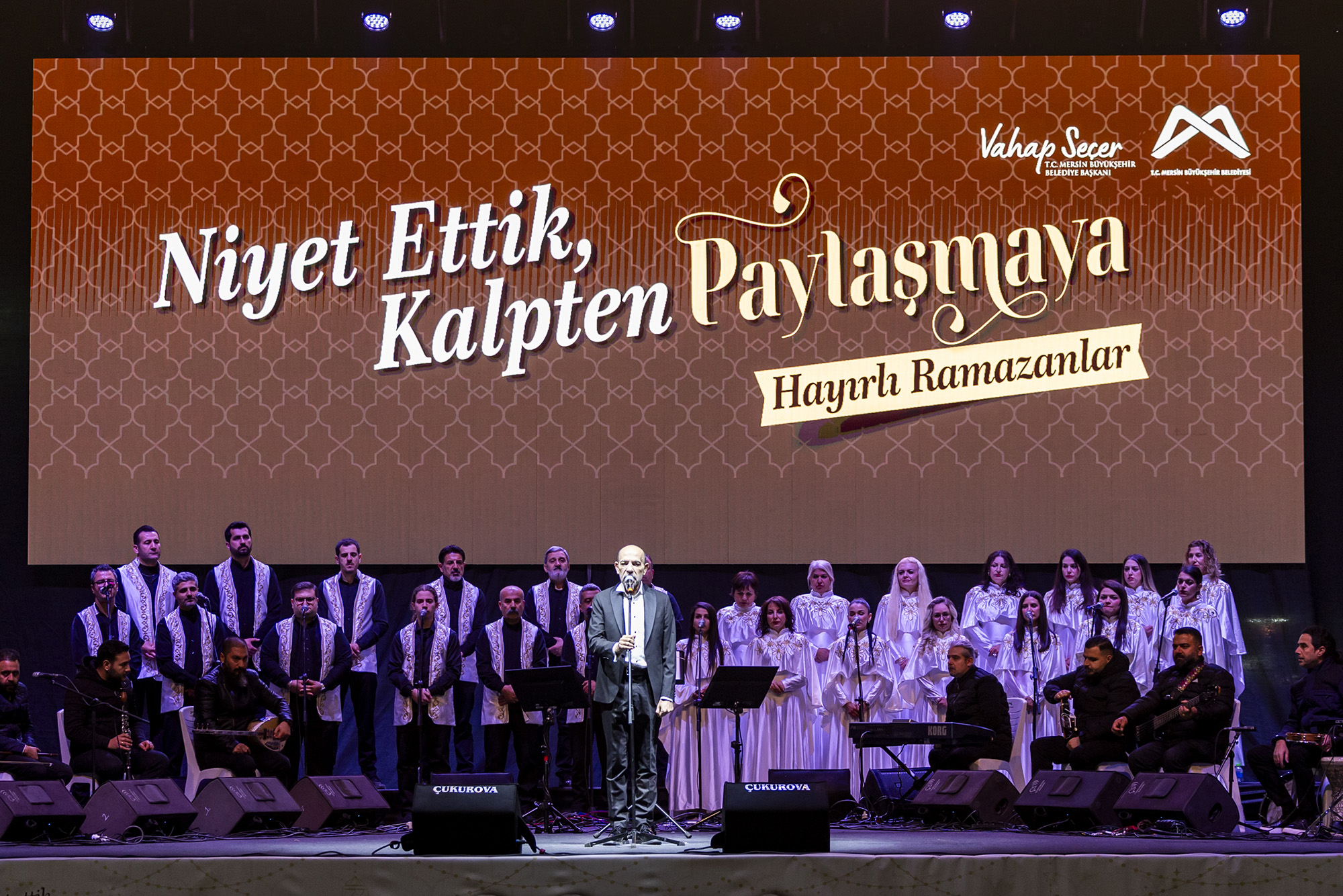 BAŞKAN SEÇER VE MERAL SEÇER, MERSİNLİLERLE İFTAR SOFRASINDA BULUŞTU (7) BAŞKAN SEÇER VE MERAL SEÇER, MERSİNLİLERLE İFTAR SOFRASINDA BULUŞTU (7)