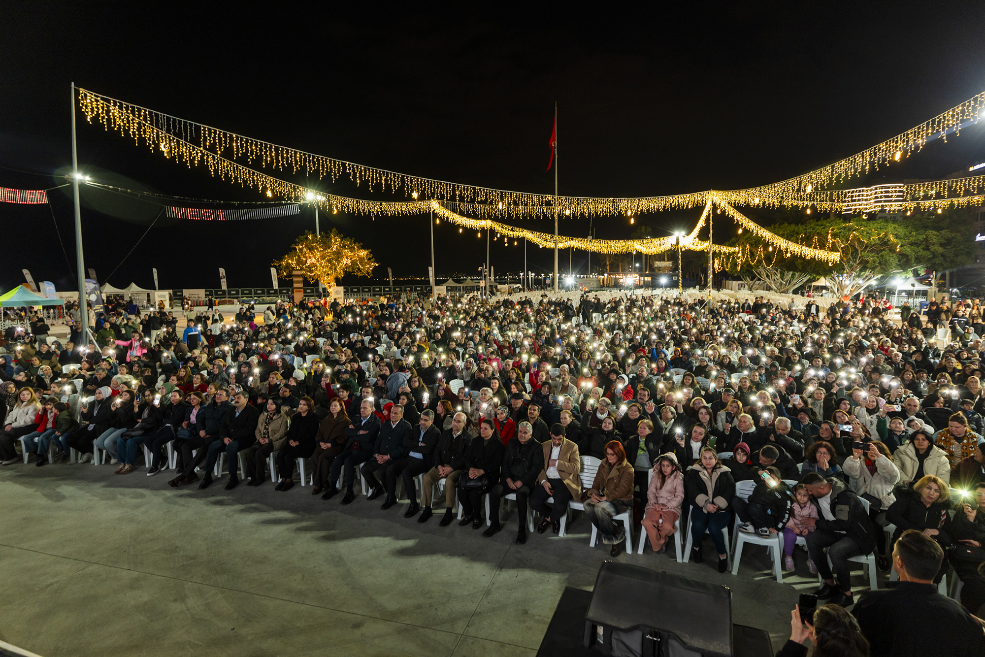 BAŞKAN SEÇER VE MERAL SEÇER, MERSİNLİLERLE İFTAR SOFRASINDA BULUŞTU (6) BAŞKAN SEÇER VE MERAL SEÇER, MERSİNLİLERLE İFTAR SOFRASINDA BULUŞTU (6)
