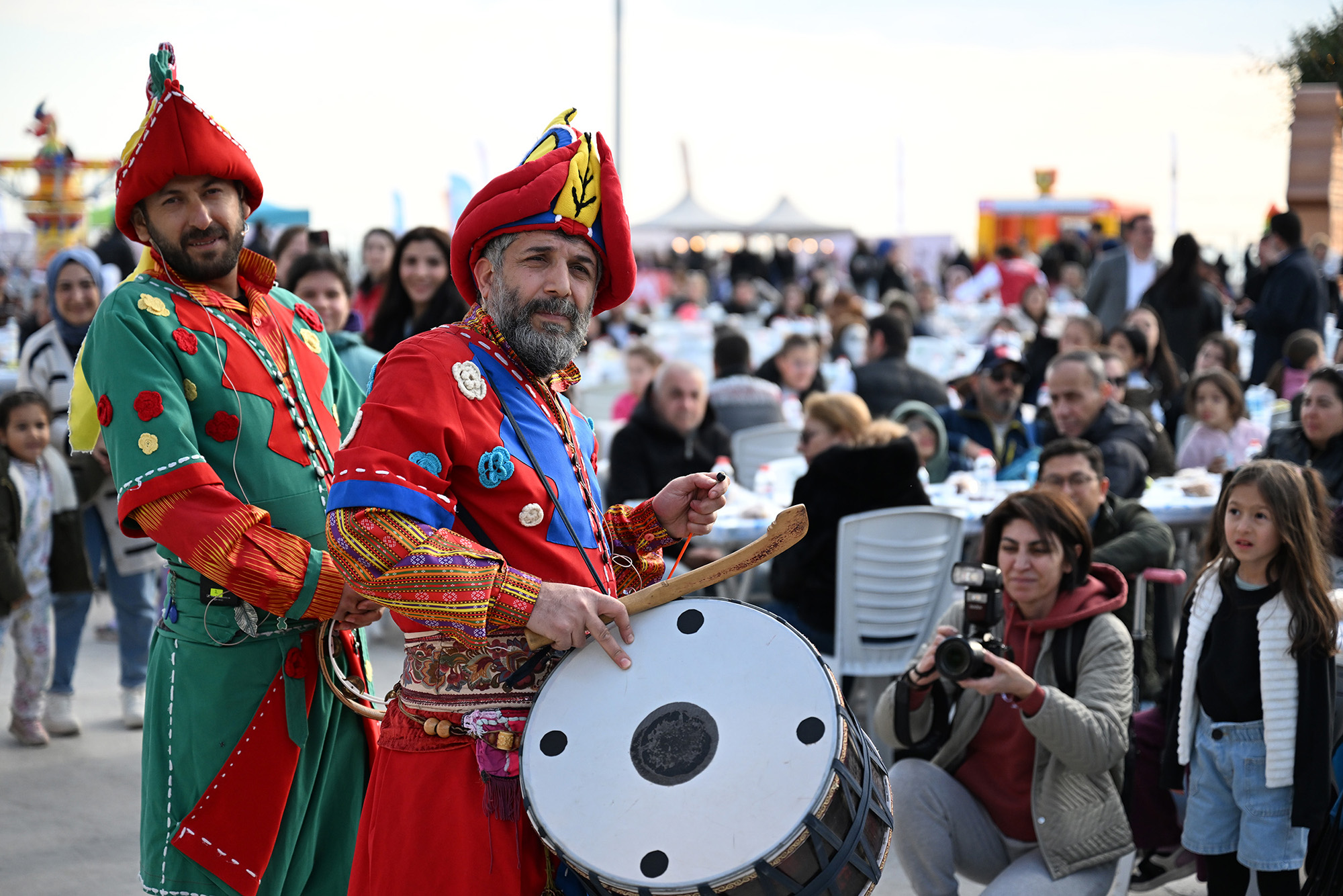 BAŞKAN SEÇER VE MERAL SEÇER, MERSİNLİLERLE İFTAR SOFRASINDA BULUŞTU (15)