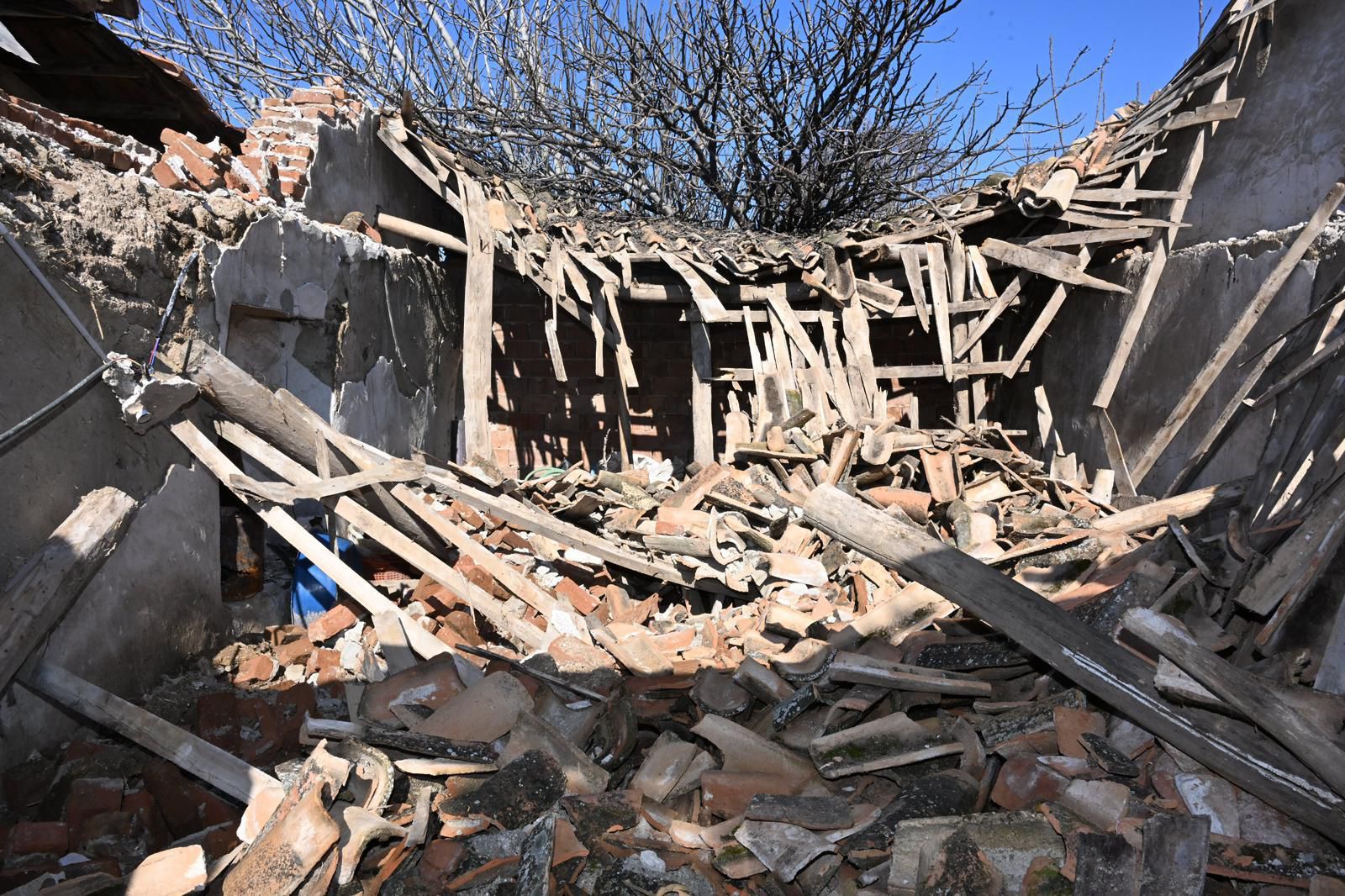 Manisa Büyükşehir’den Mağdur Aileye Yeni Yaşam Alanı (8) Manisa Büyükşehir’den Mağdur Aileye Yeni Yaşam Alanı (8)