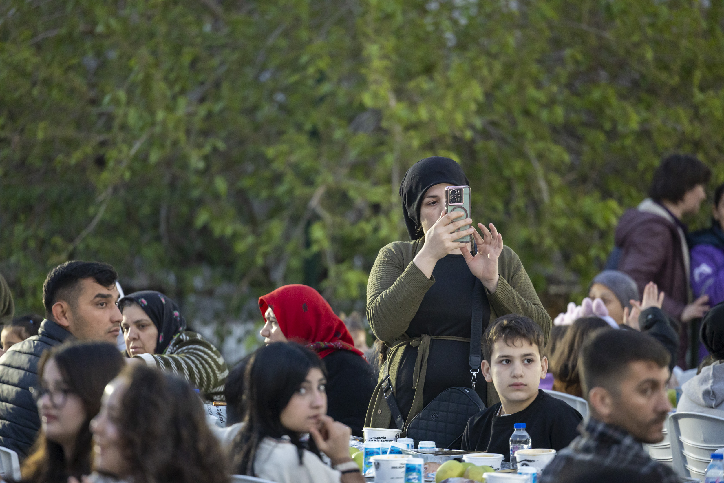BAŞKAN SEÇER İLE MERAL SEÇER İFTARLARINI AKDENİZLİLERLE GERÇEKLEŞTİRDİ (8)