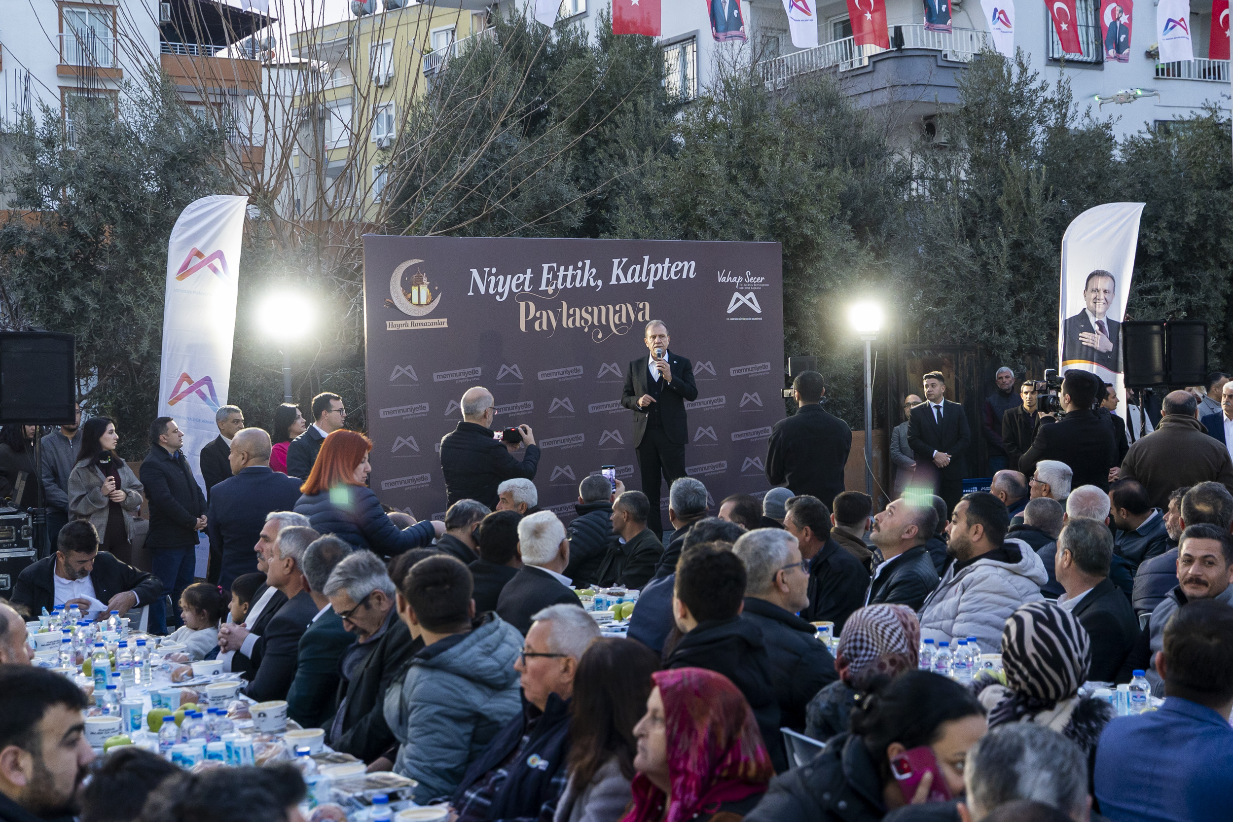 BAŞKAN SEÇER İLE MERAL SEÇER İFTARLARINI AKDENİZLİLERLE GERÇEKLEŞTİRDİ (2)