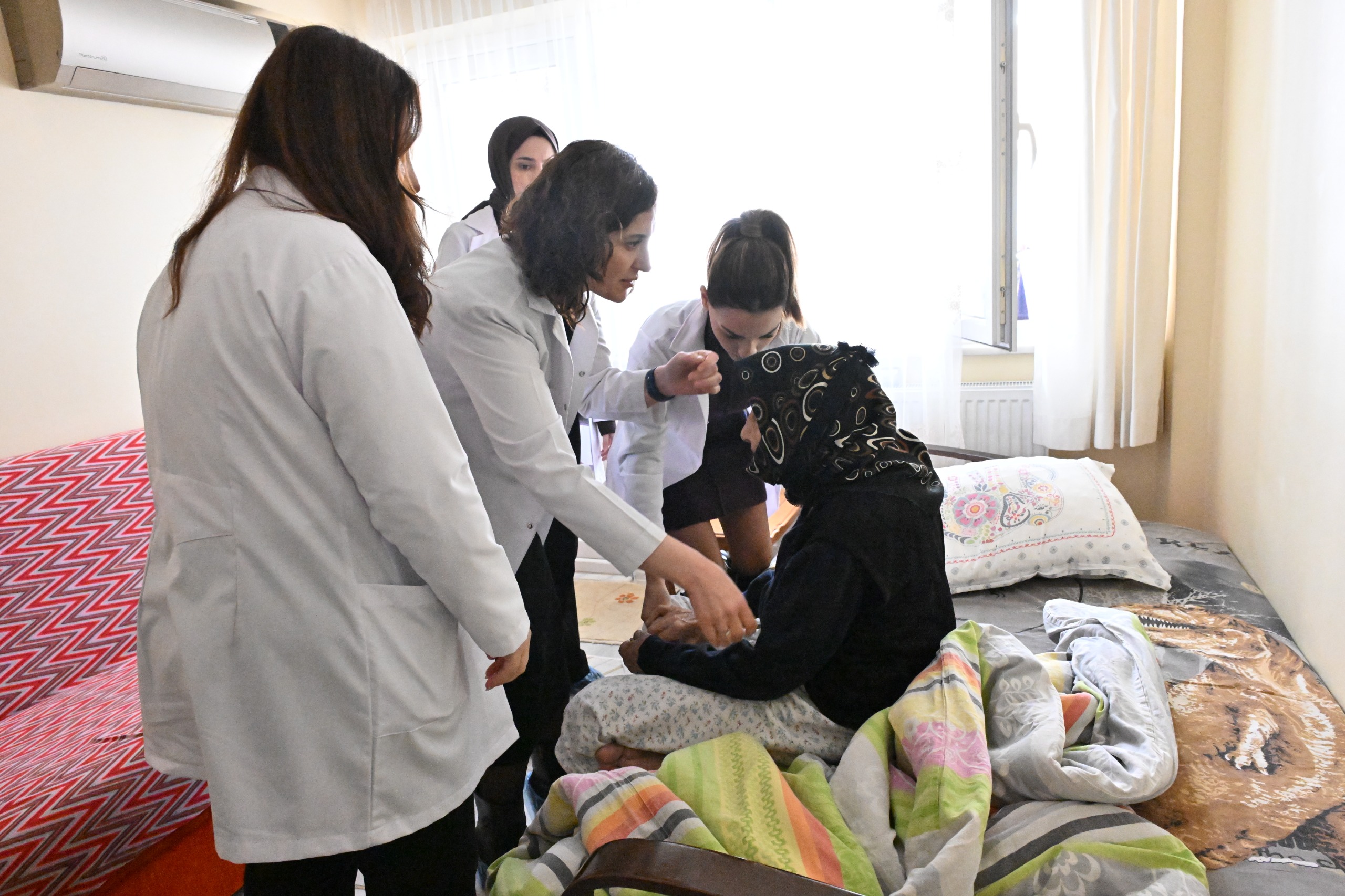 Manisa Büyükşehir Belediyesi’nden 65 Yaş Üstüne Şefkat Eli (13)