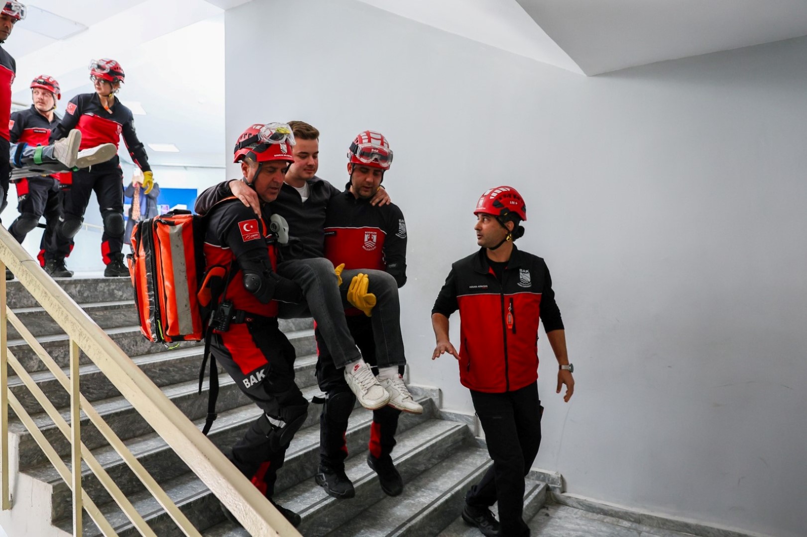 bodrum_belediyesi_deprem_haftasi_kapsaminda_okullarda_tatbikat_yapildi (2)