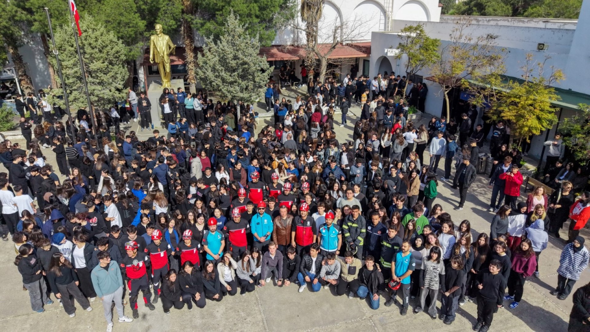 bodrum_belediyesi_deprem_haftasi_kapsaminda_okullarda_tatbikat_yapildi (8)