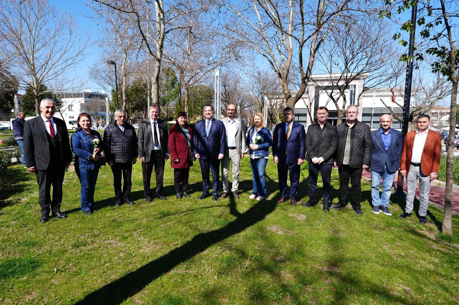 Başkan Dutlulu’dan 8 Mart’a Çiçekli Kutlama (4)