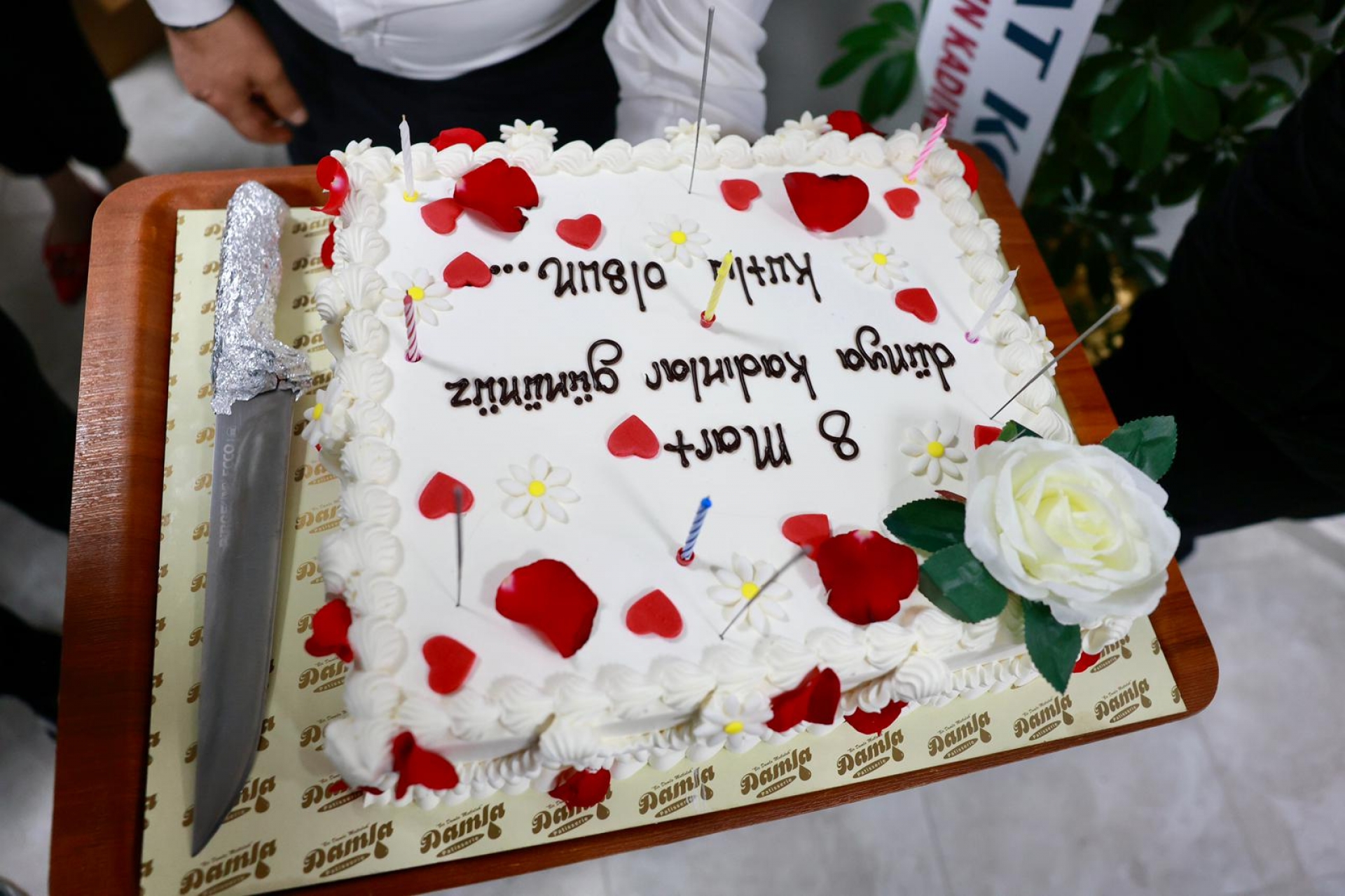 10811-973f4e7057b16d6cd79ccc27991ba452-nev_bel_kadinlar_gunu_001_20