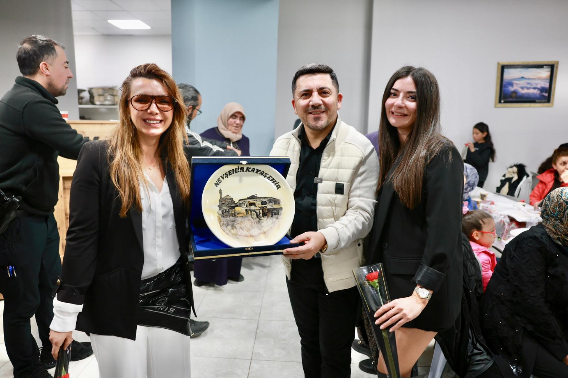 10811-bb2b891135206e4fc90e00f3806e1c9f-nev_bel_kadinlar_gunu_001_10