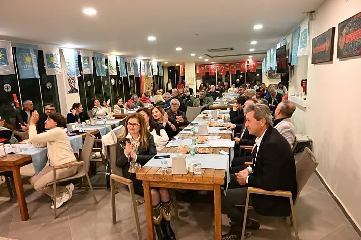 bodrumda-47si-demokrat-partiden-50-kisi-iyi-partiye-gecti-6_1772447695_l0UXaV