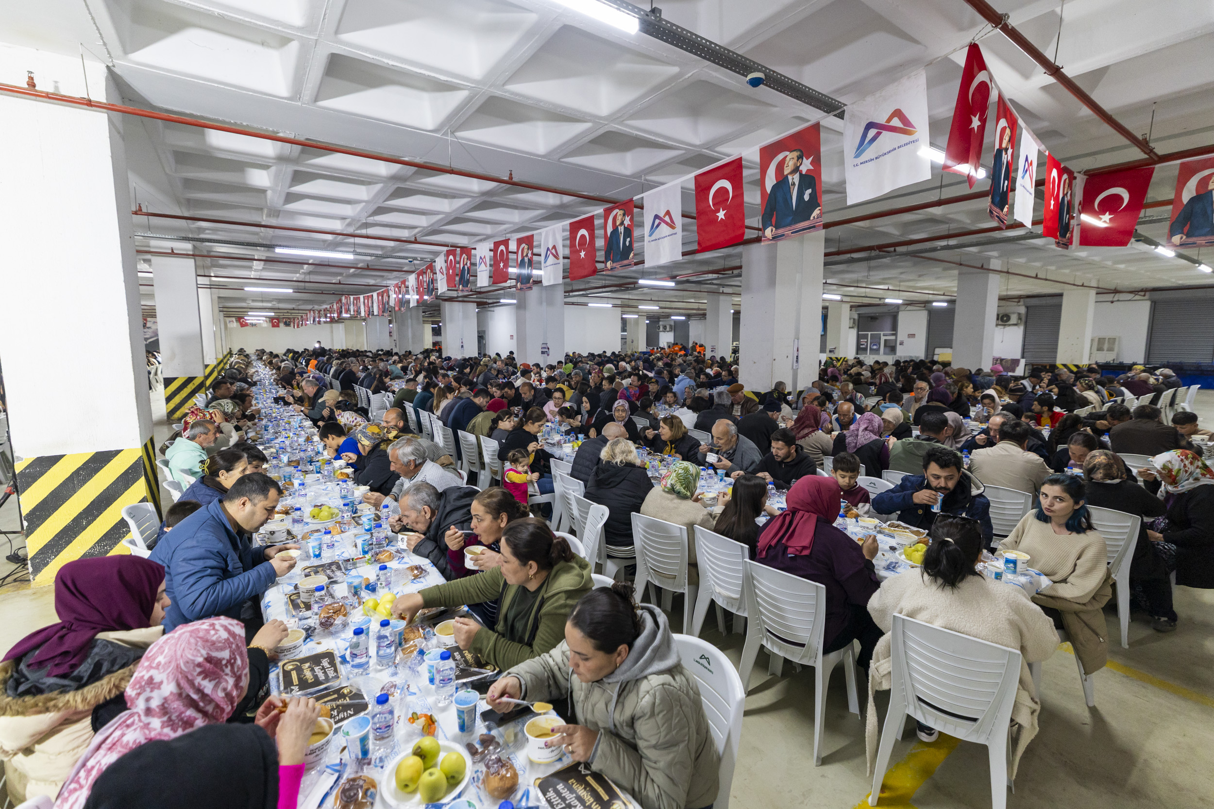 BAŞKAN SEÇER VE MERAL SEÇER, BOZYAZILI YURTTAŞLARLA İFTAR SOFRASINDA BULUŞTU (9)