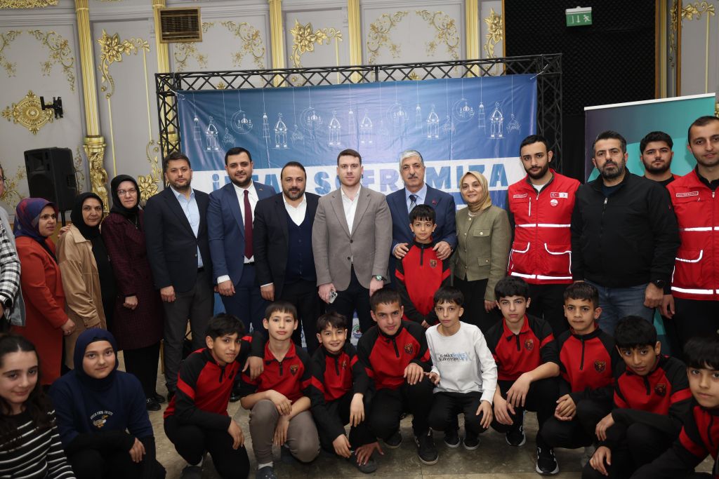 Gençler Aynı Sofrada Buluştu Dilovası’nda Birlik ve Kardeşlik İftarı (11)