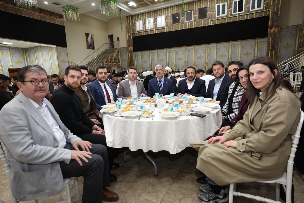 Gençler Aynı Sofrada Buluştu Dilovası’nda Birlik ve Kardeşlik İftarı (6)