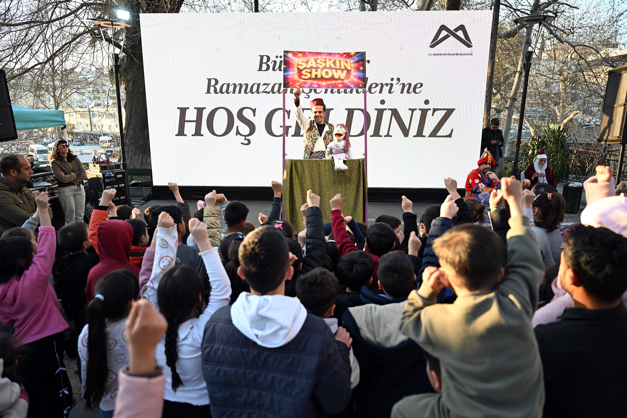 BAŞKAN SEÇER VE MERAL SEÇER MUT HALKIYLA İFTAR SOFRASINDA BULUŞTU (2)