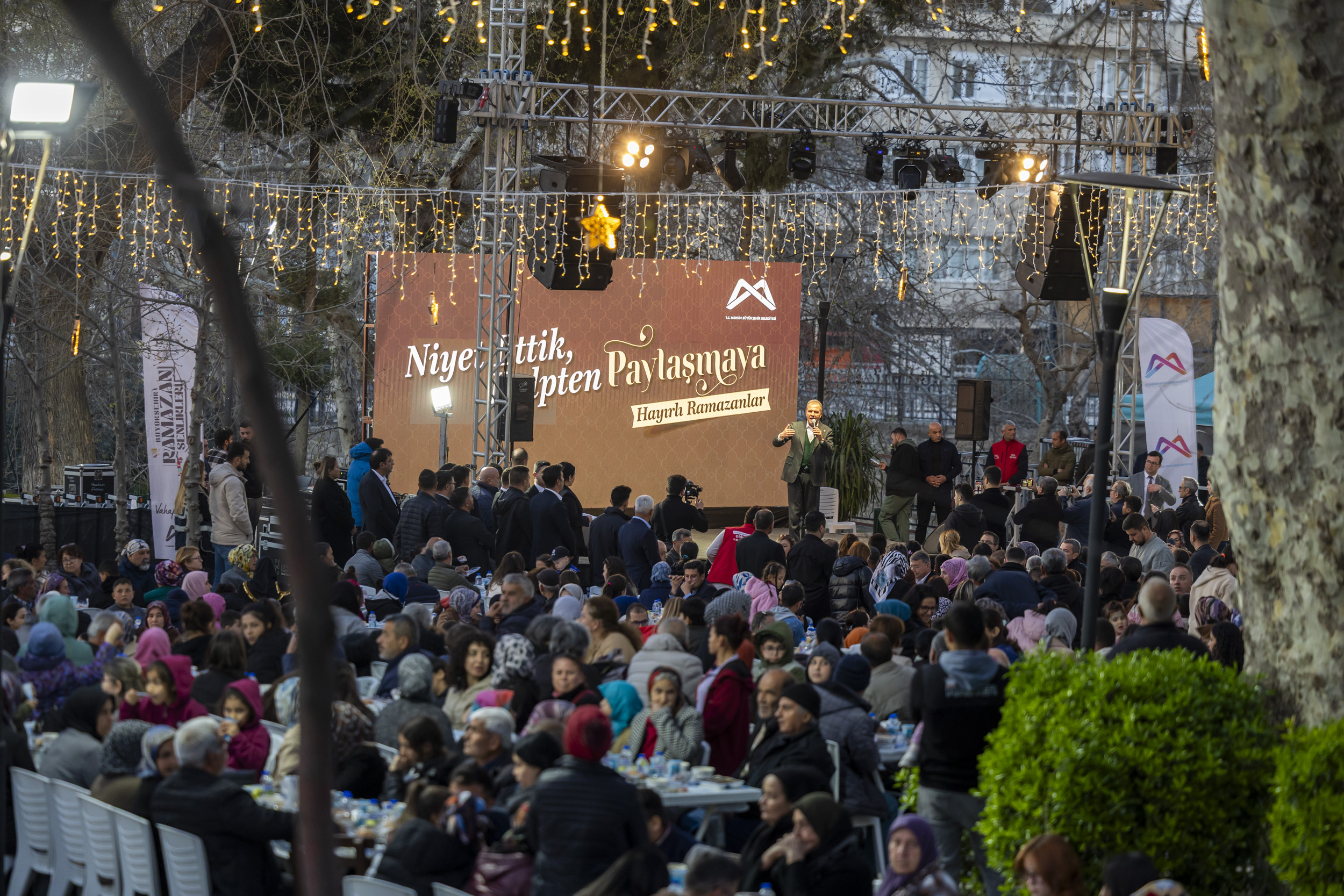 BAŞKAN SEÇER VE MERAL SEÇER MUT HALKIYLA İFTAR SOFRASINDA BULUŞTU (14)