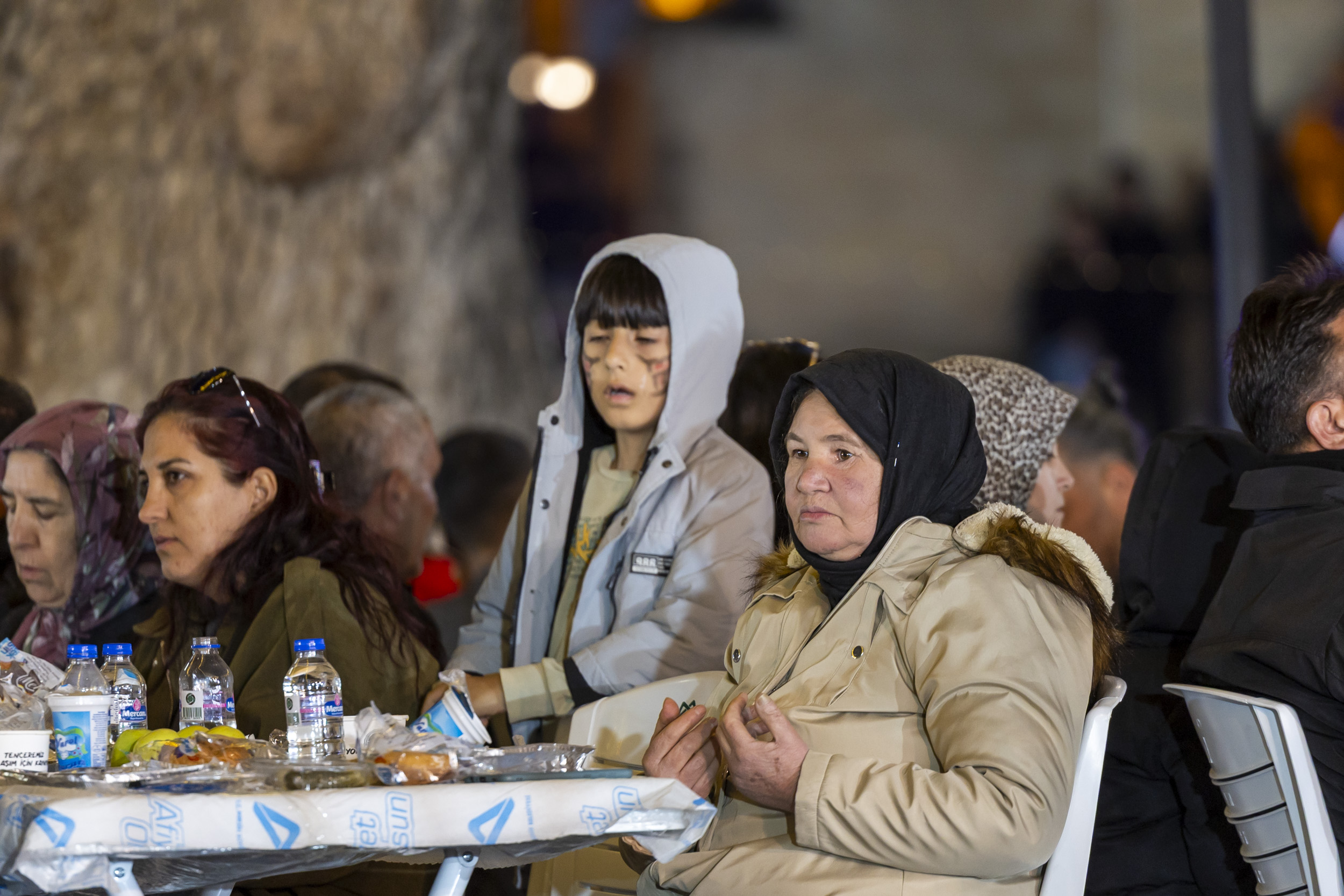BAŞKAN SEÇER VE MERAL SEÇER MUT HALKIYLA İFTAR SOFRASINDA BULUŞTU (15)
