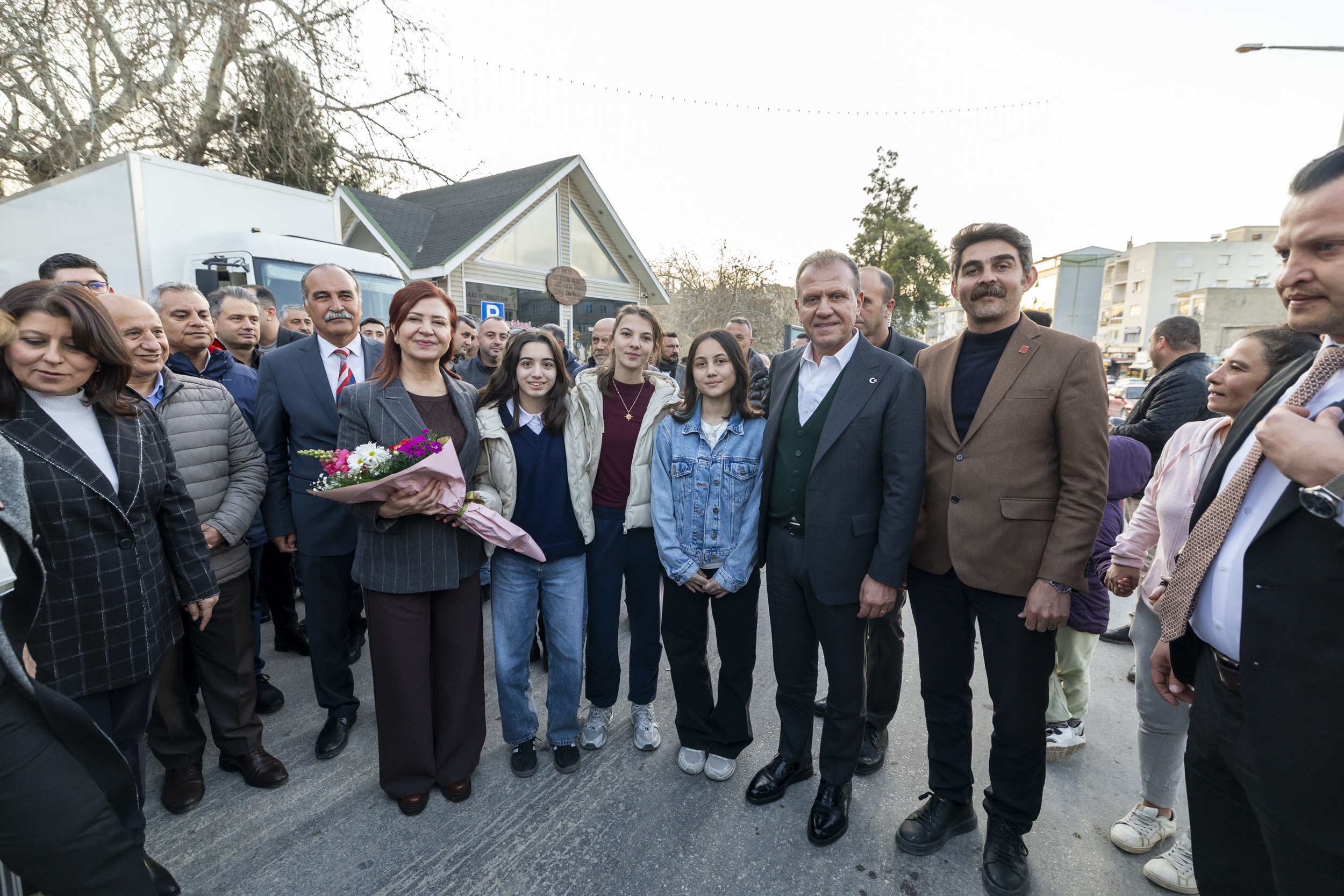 BAŞKAN SEÇER VE MERAL SEÇER MUT HALKIYLA İFTAR SOFRASINDA BULUŞTU (8)