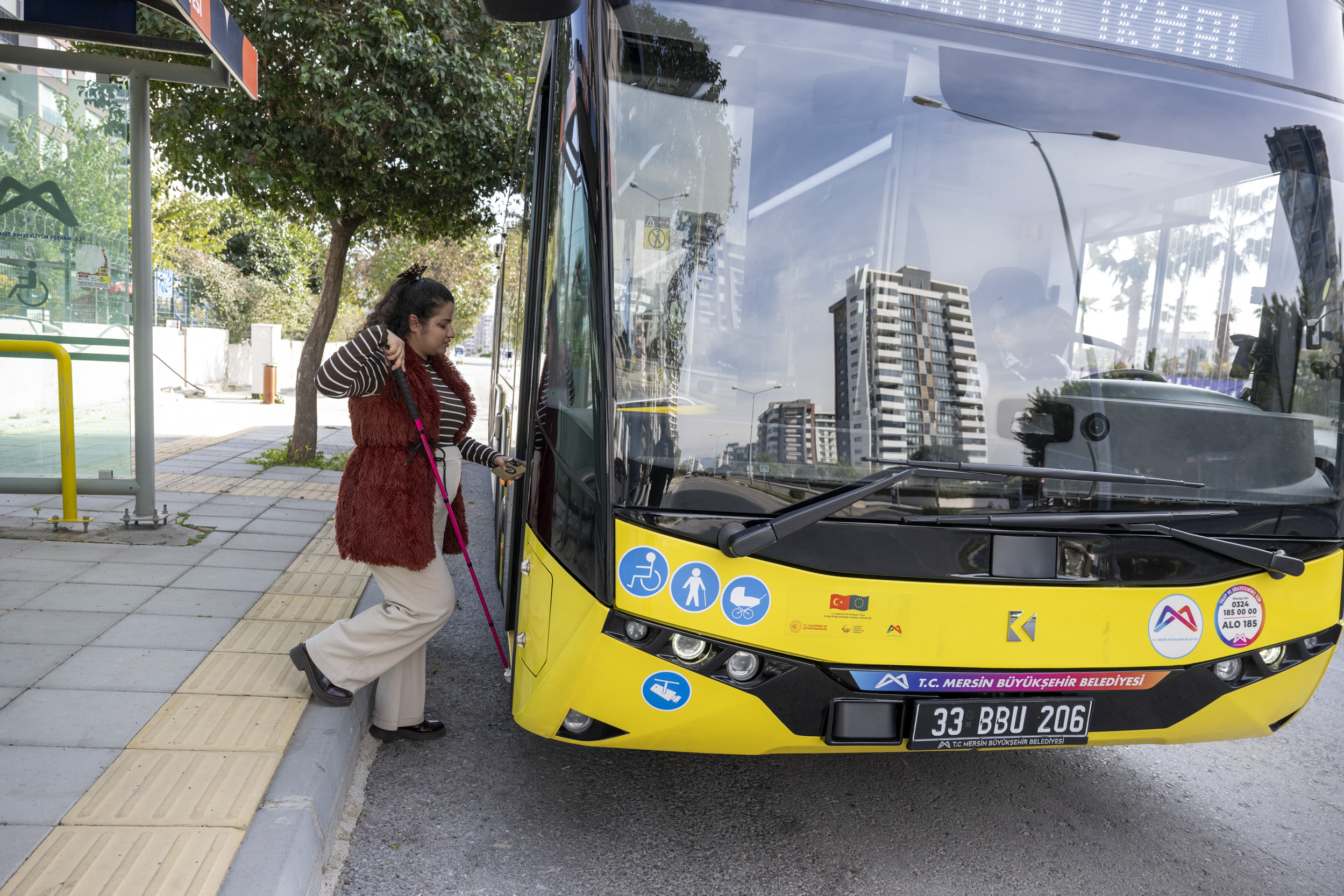 MERSİN BÜYÜKŞEHİR’DEN ÖZEL GEREKSİNİMLİ BİREYLERE ‘ENGELSİZ ULAŞIM’ TEKNOLOJİSİ (2)
