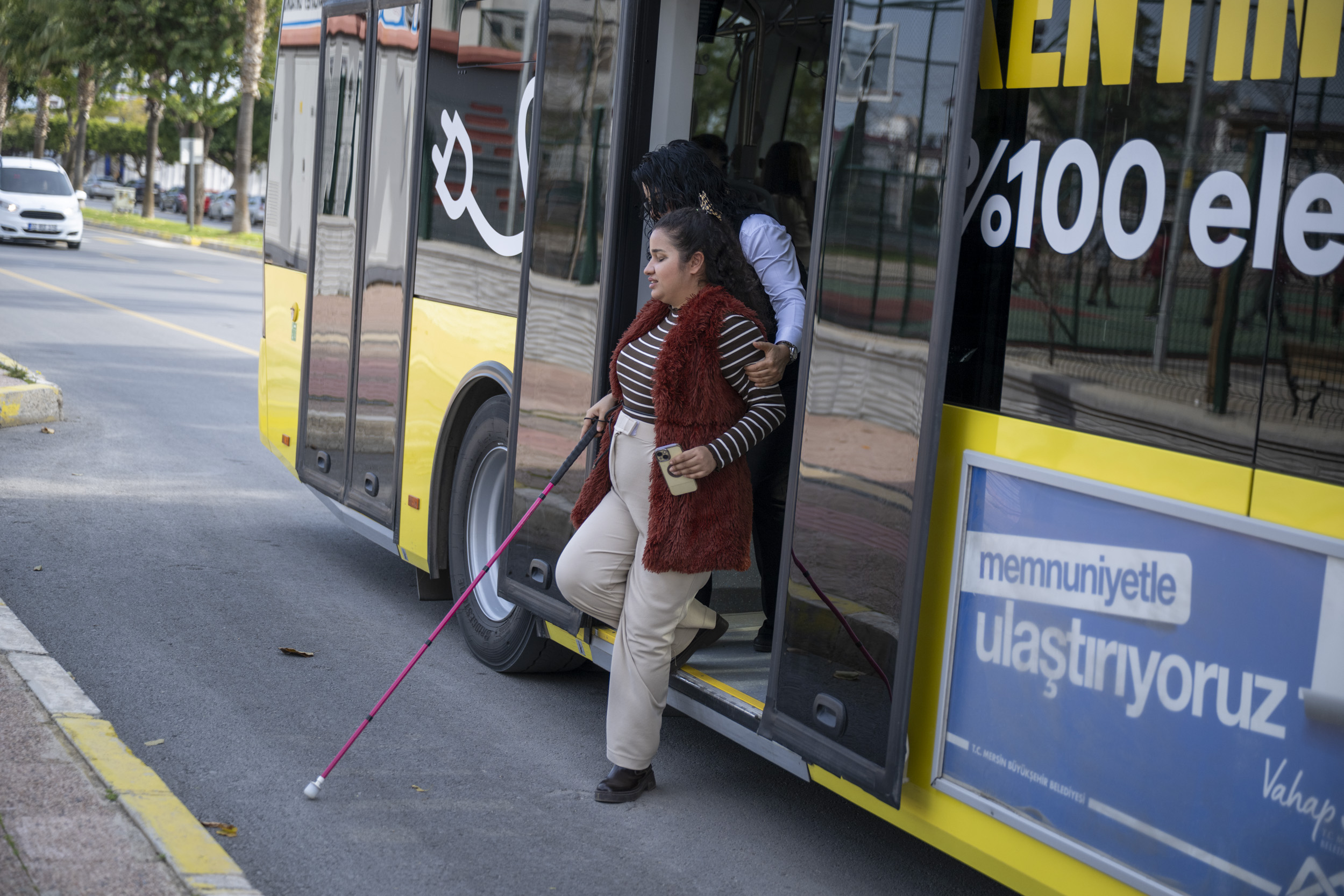 MERSİN BÜYÜKŞEHİR’DEN ÖZEL GEREKSİNİMLİ BİREYLERE ‘ENGELSİZ ULAŞIM’ TEKNOLOJİSİ (3)
