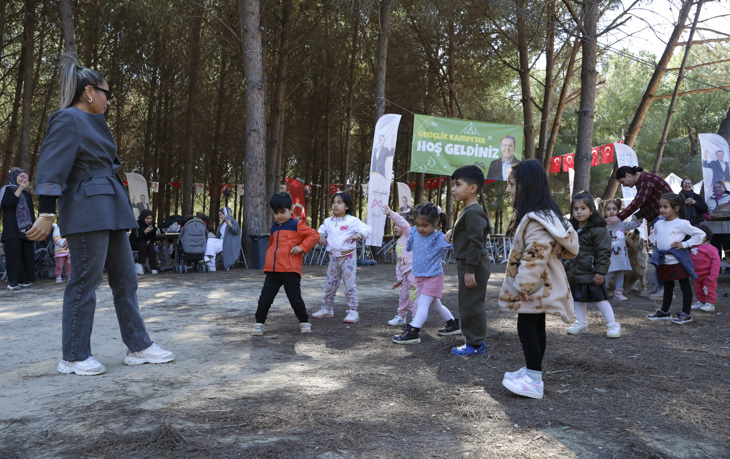 MERSİN BÜYÜKŞEHİR, TARSUS GENÇLİK KAMPI’NDA ÜÇ KUŞAĞI BİR ARAYA GETİRDİ  (4)
