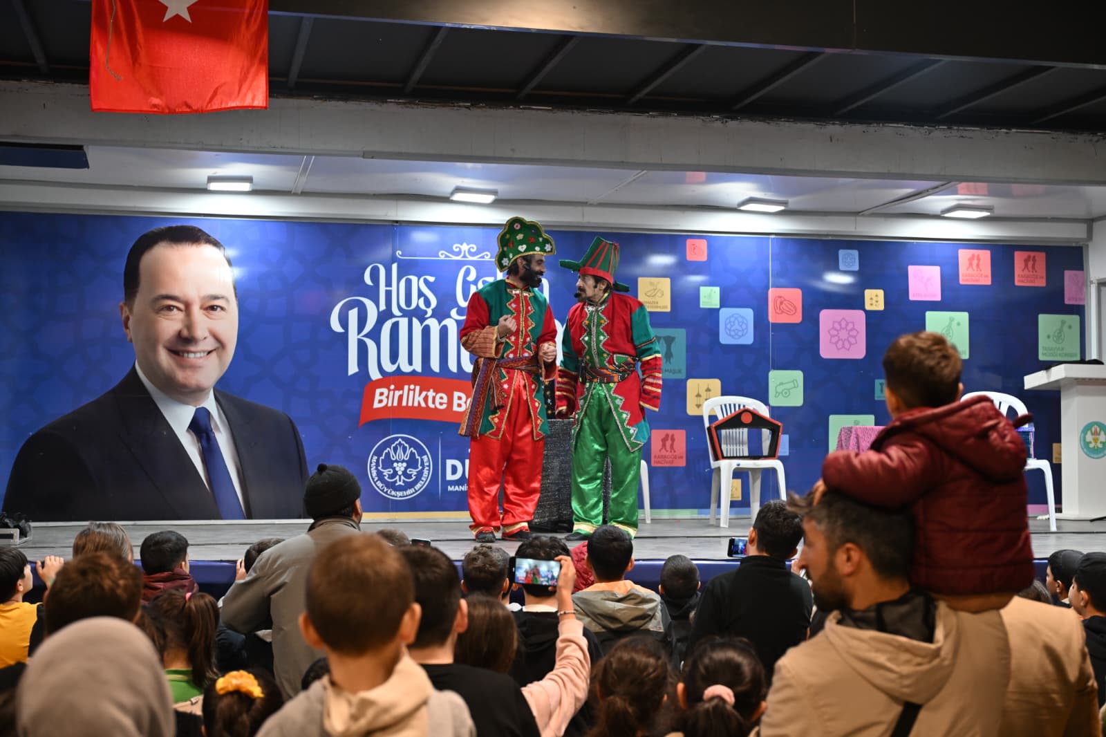 Manisa Büyükşehir’in İftar Sofrası Akhisar’da Kuruldu (1)