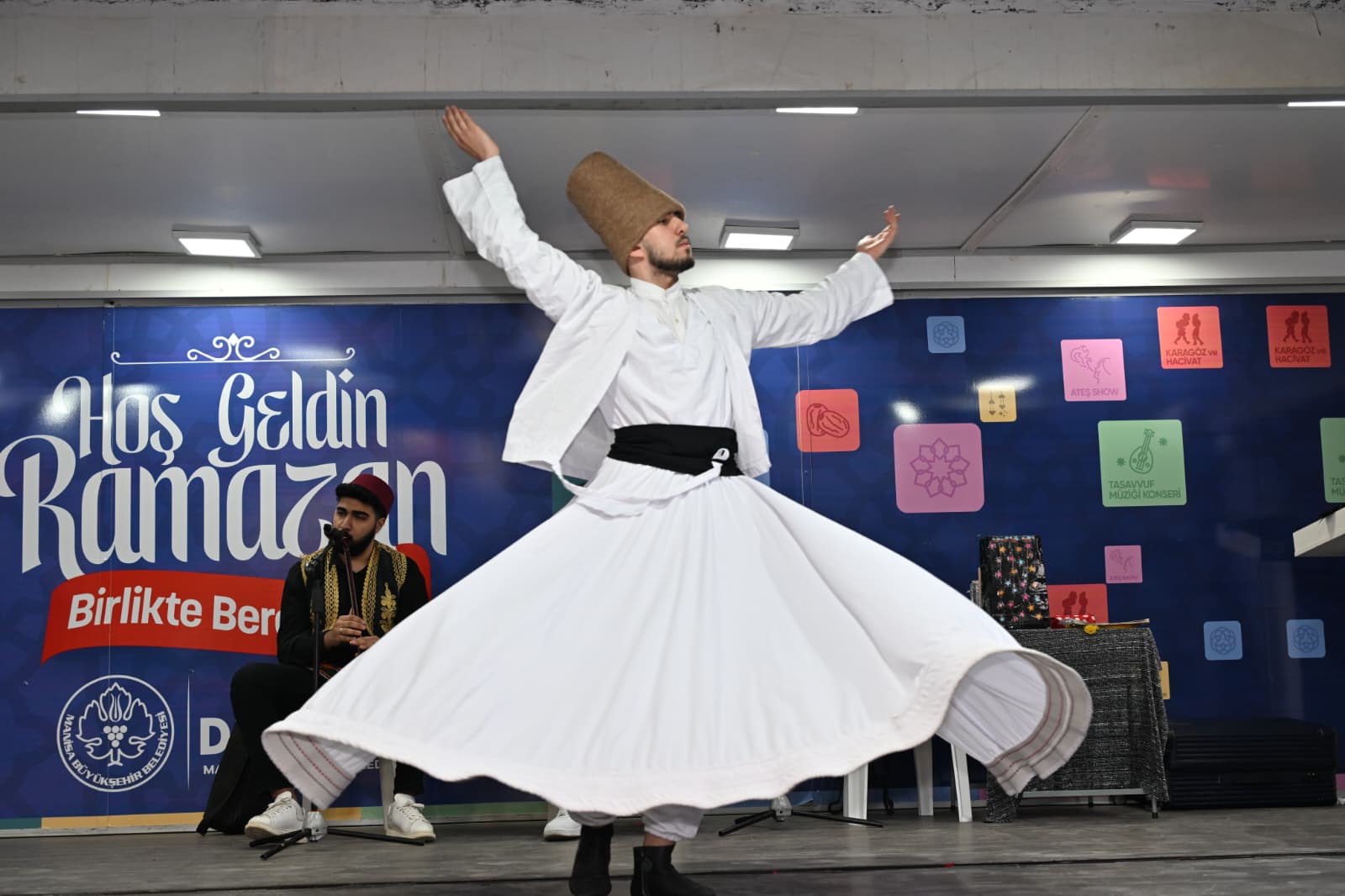 Manisa Büyükşehir’in İftar Sofrası Akhisar’da Kuruldu (10)