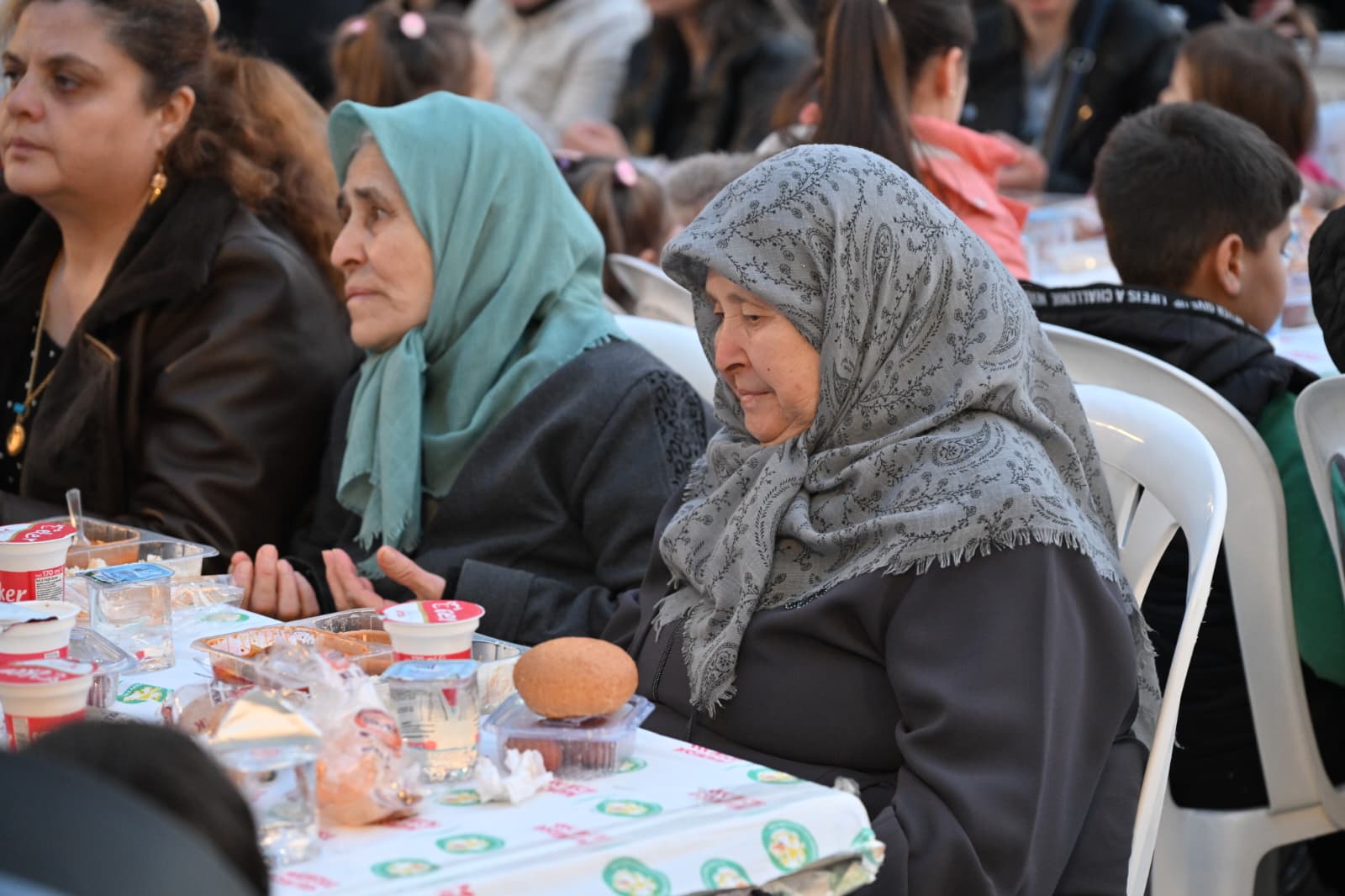 Manisa Büyükşehir’in İftar Sofrası Akhisar’da Kuruldu (6)