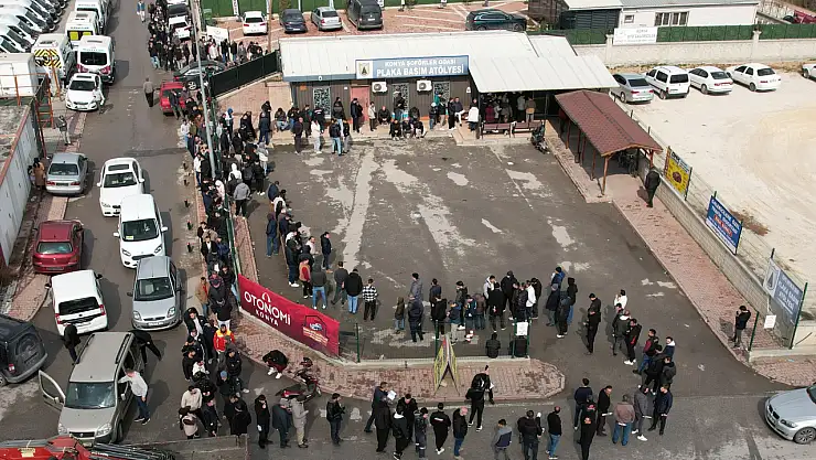 konya-da-app-plaka-kuyrugu-140_1772883748_rNd2jE