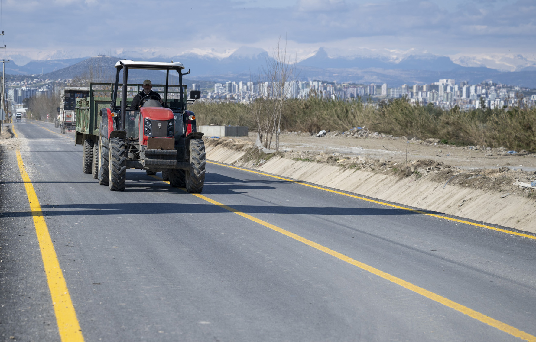 BÜYÜKŞEHİR’İN DOKUNUŞUYLA TARSUS ULUBATLI HASAN BULVARI YEPYENİ GÖRÜNÜME KAVUŞTU (2)