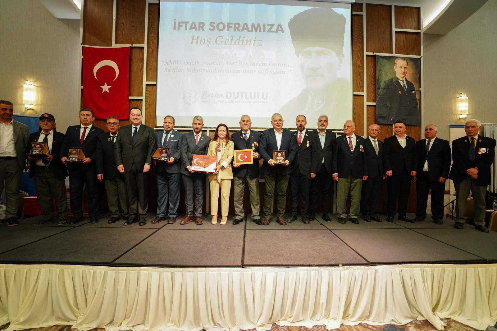 Başkan Dutlulu, Şehit Aileleri ve Gazilerle İftar Sofrasında Buluştu (14)