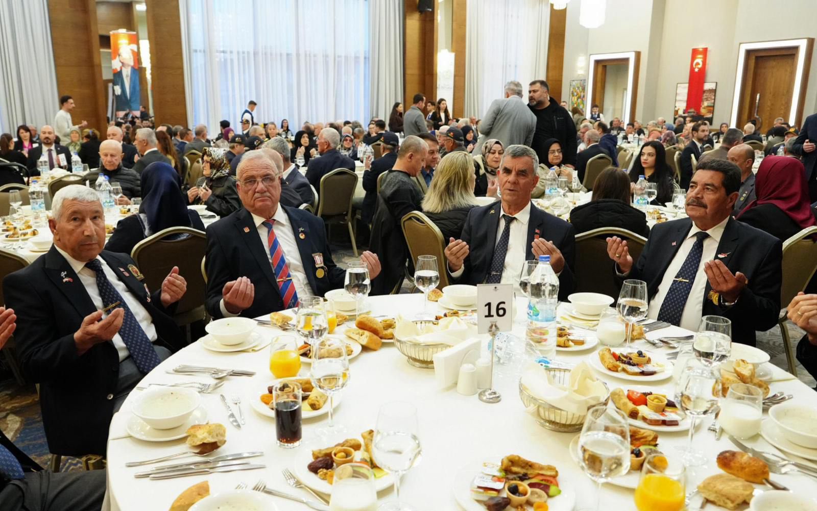 Başkan Dutlulu, Şehit Aileleri ve Gazilerle İftar Sofrasında Buluştu (1)