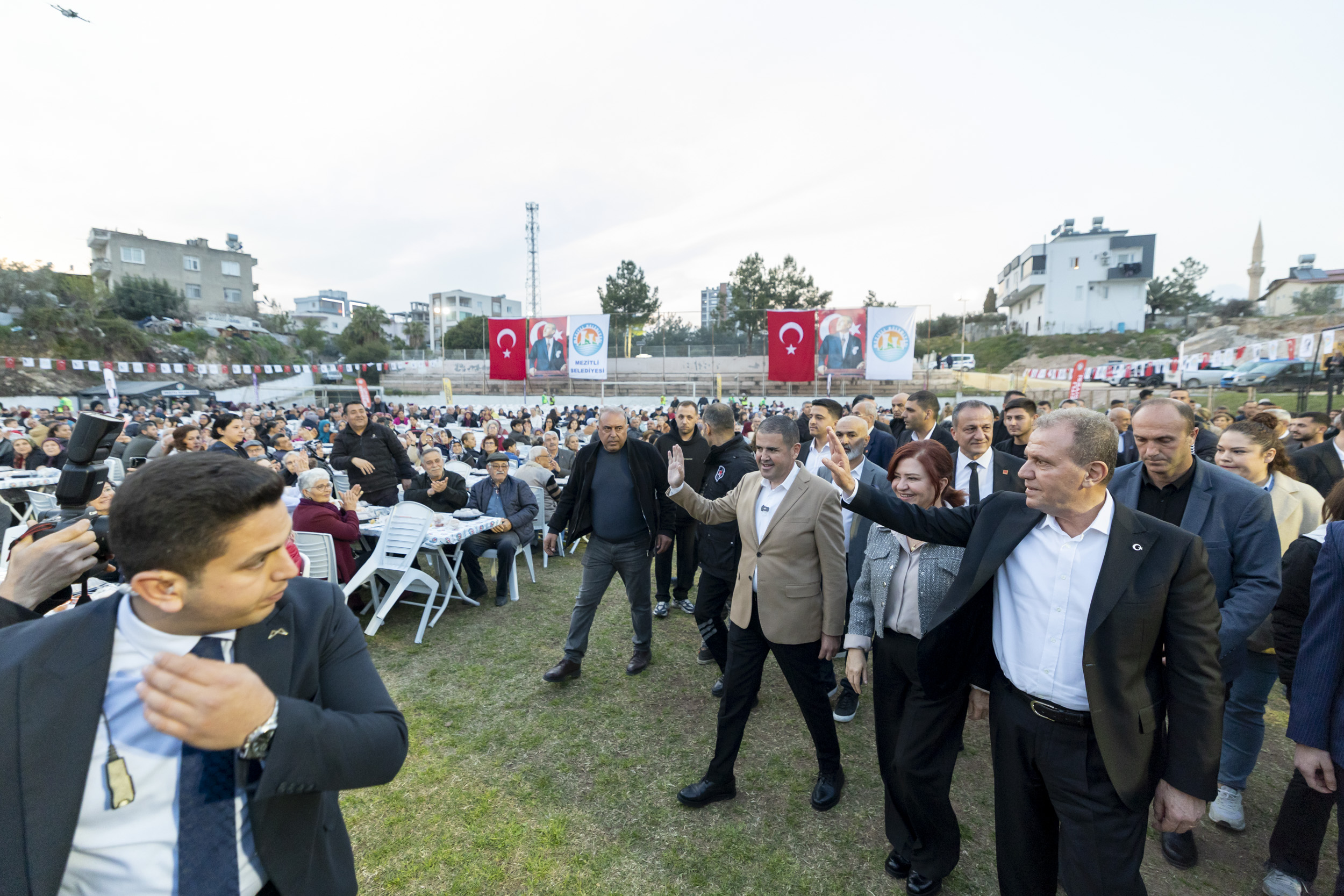 BAŞKAN SEÇER VE MERAL SEÇER MEZİTLİ BELEDİYESİ’NİN İFTAR PROGRAMINA KATILDI (10)