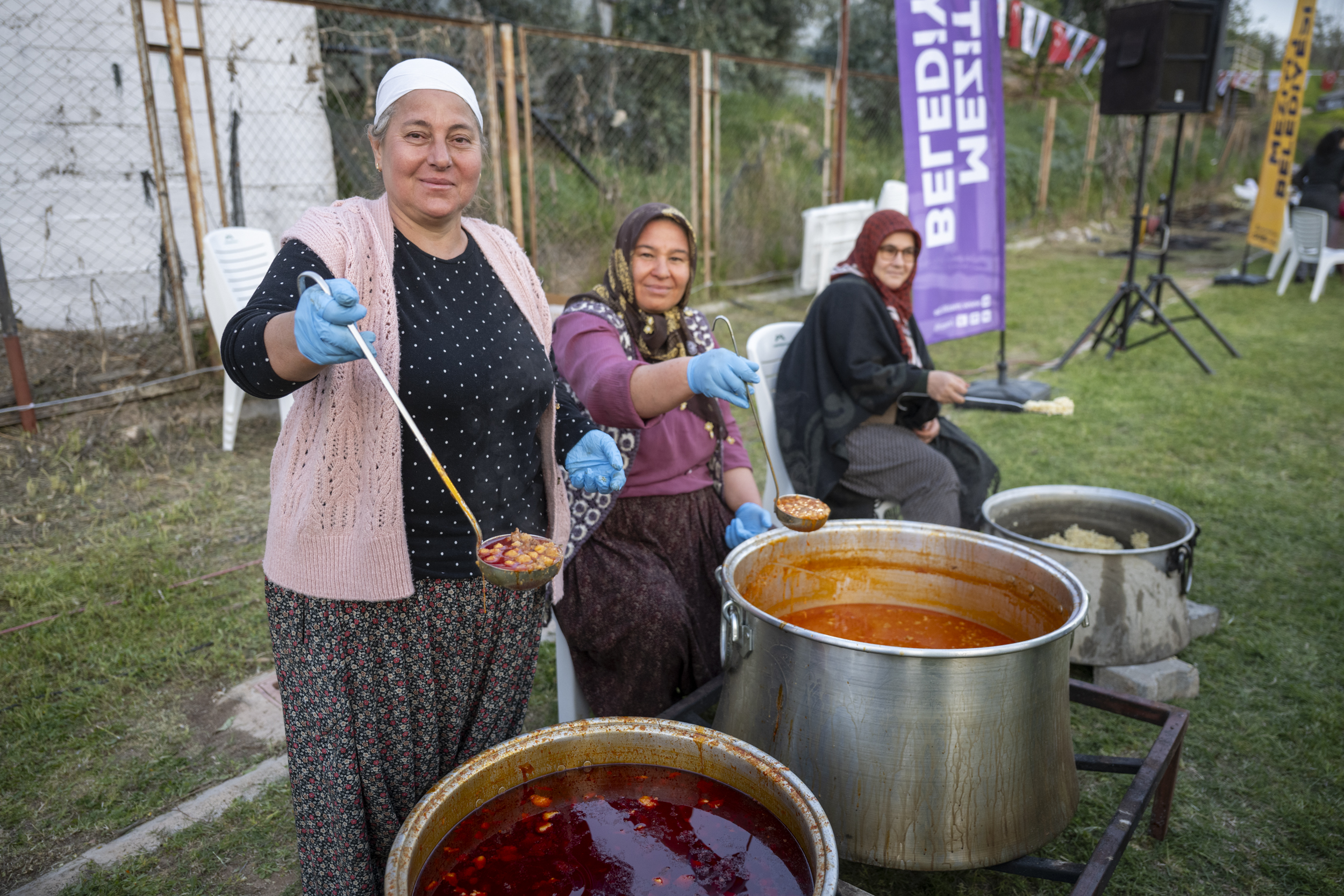 BAŞKAN SEÇER VE MERAL SEÇER MEZİTLİ BELEDİYESİ’NİN İFTAR PROGRAMINA KATILDI (8)