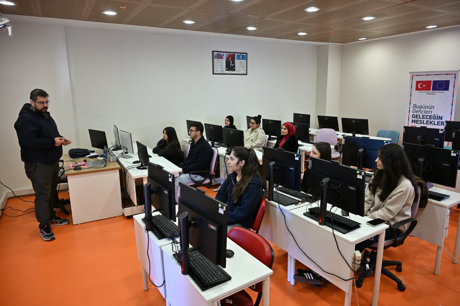 Manisa Büyükşehir’den Gençlere Dijital Gelecek Vizyonu (6)