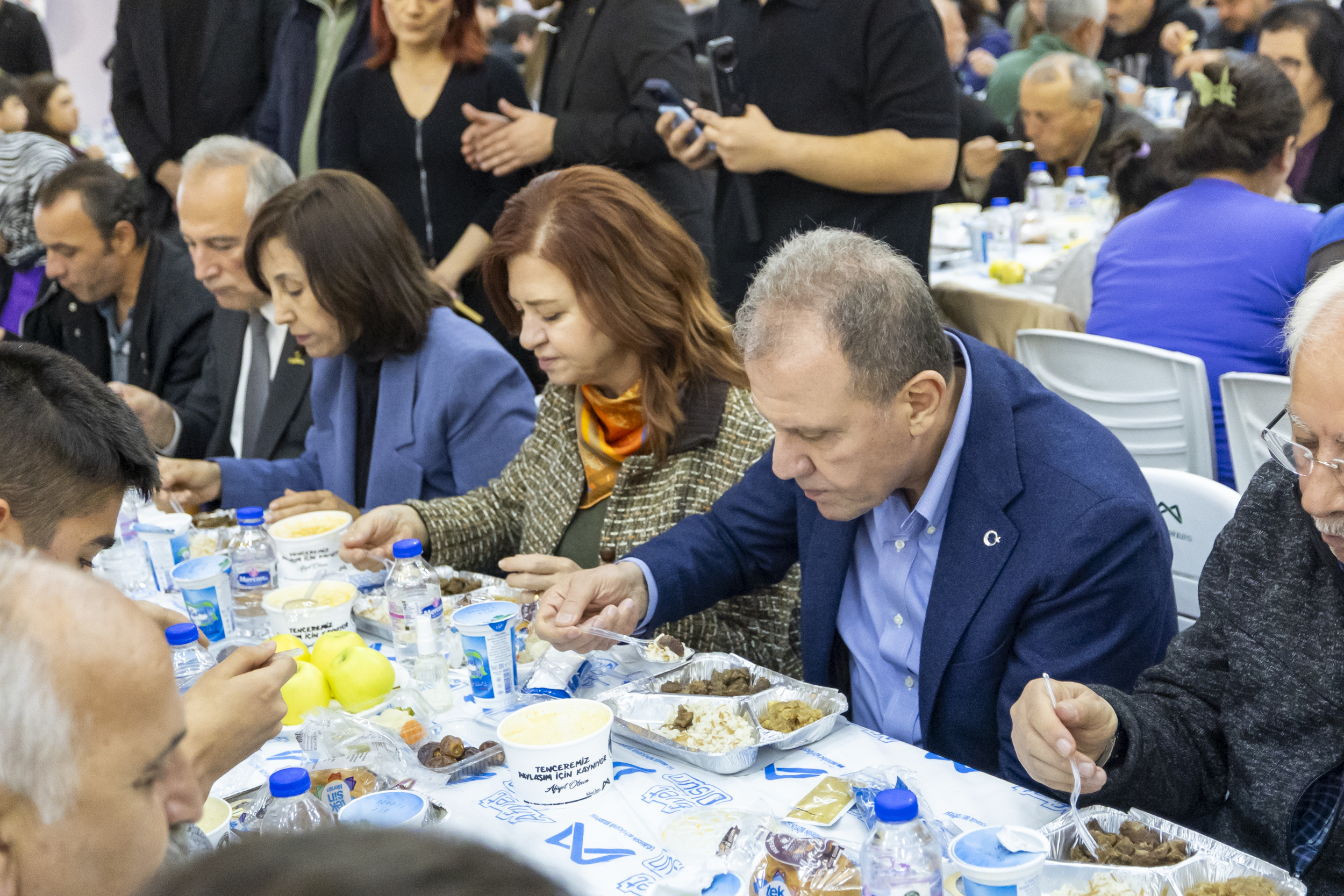 BAŞKAN SEÇER VE MERAL SEÇER, ANAMURLU YURTTAŞLARLA İFTAR SOFRASINDA BULUŞTU (5)