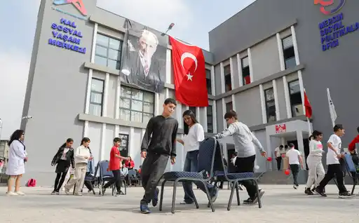 thumbnail (12) thumbnail (12)