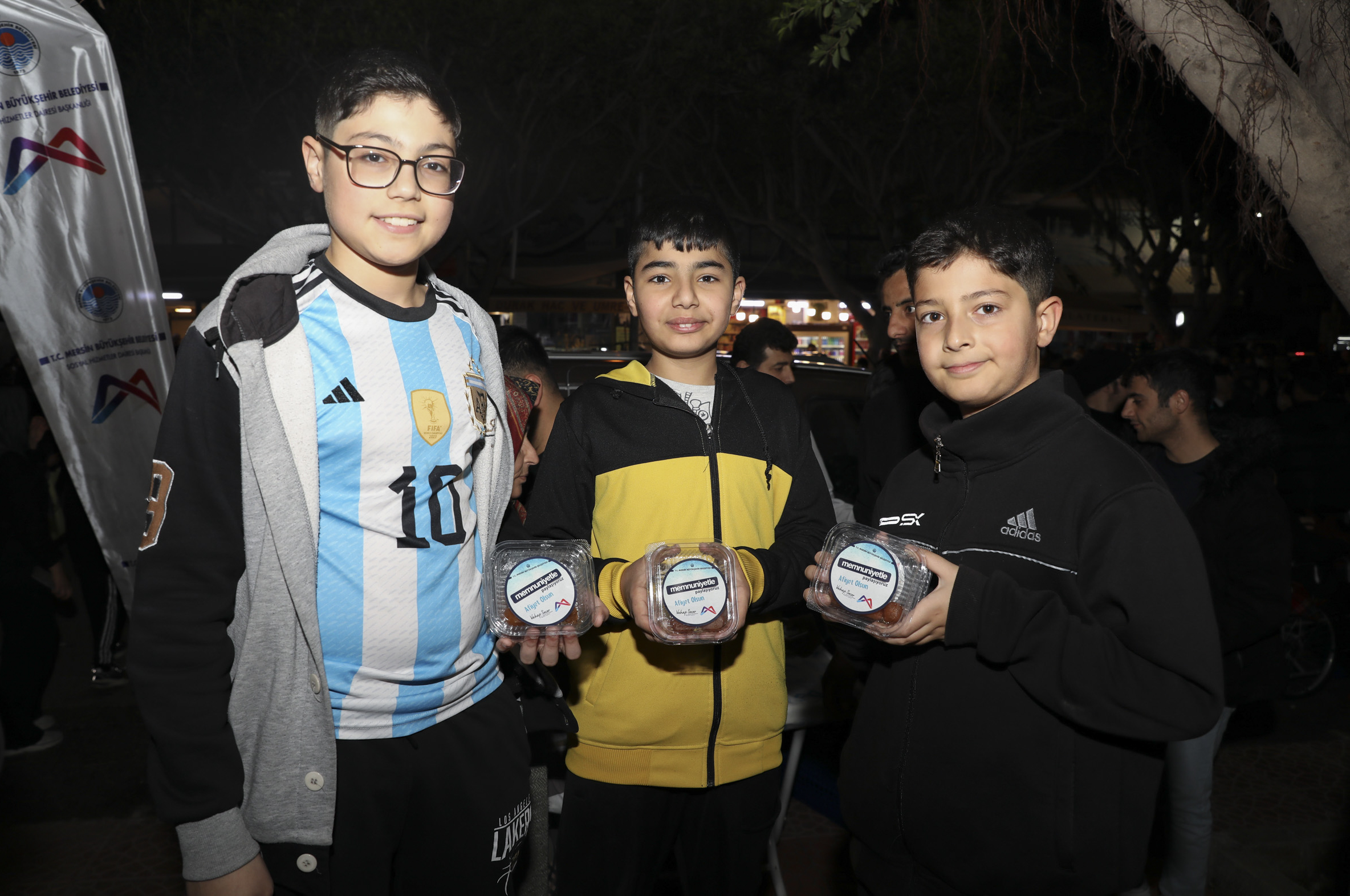 MERSİN BÜYÜKŞEHİR’DEN KADİR GECESİ’NDE LOKMA İKRAMI (5)