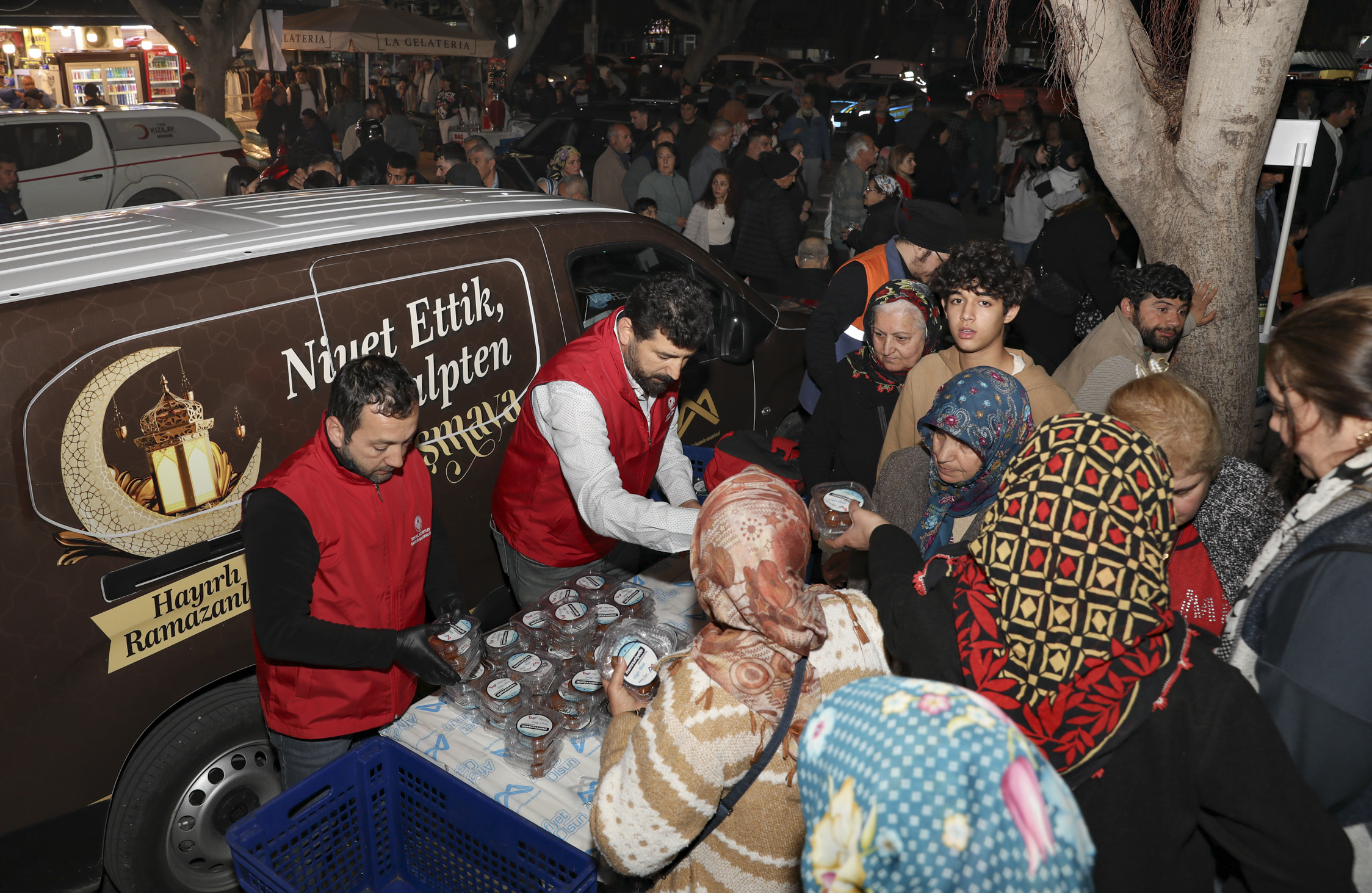 MERSİN BÜYÜKŞEHİR’DEN KADİR GECESİ’NDE LOKMA İKRAMI (1)