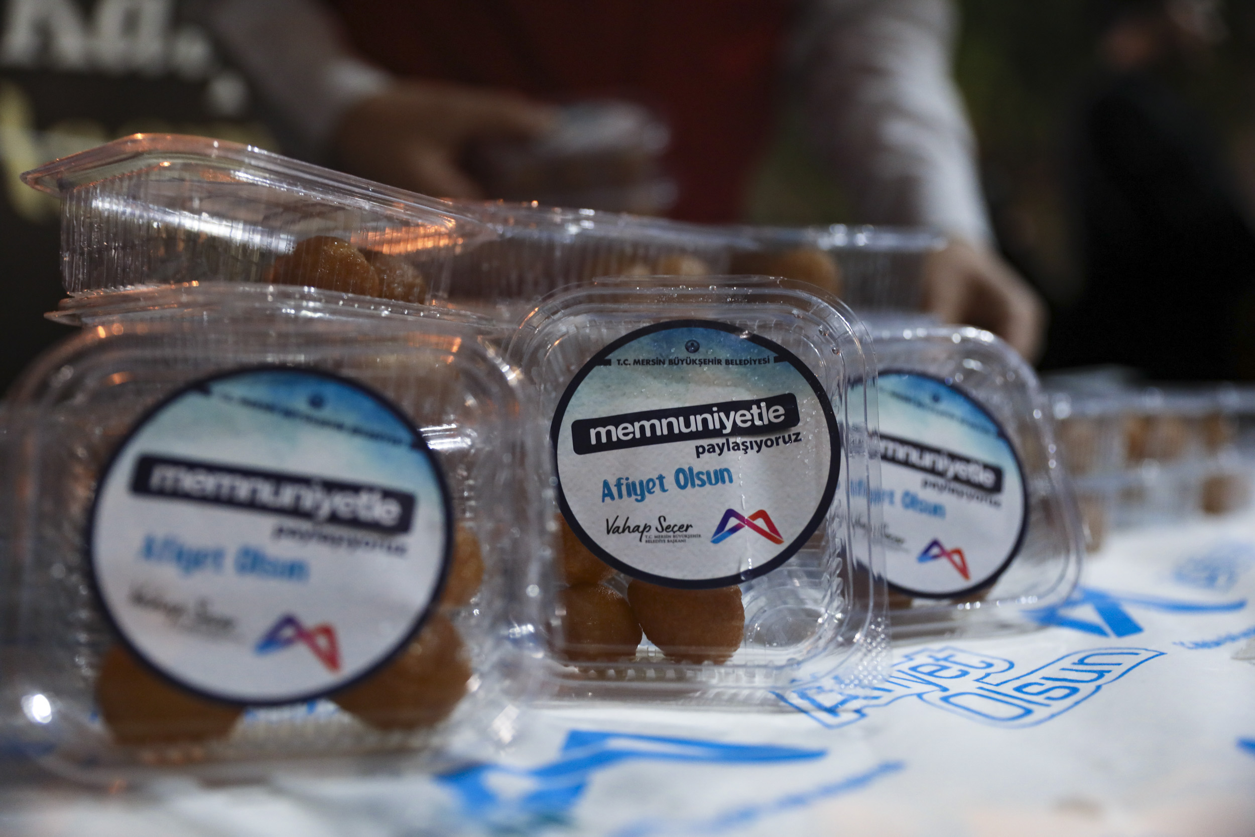 MERSİN BÜYÜKŞEHİR’DEN KADİR GECESİ’NDE LOKMA İKRAMI (10)