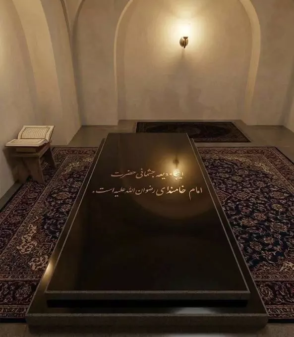 ali-hamaney-in-mezari-ilk-kez-goruntulendi-19664892_9535_m